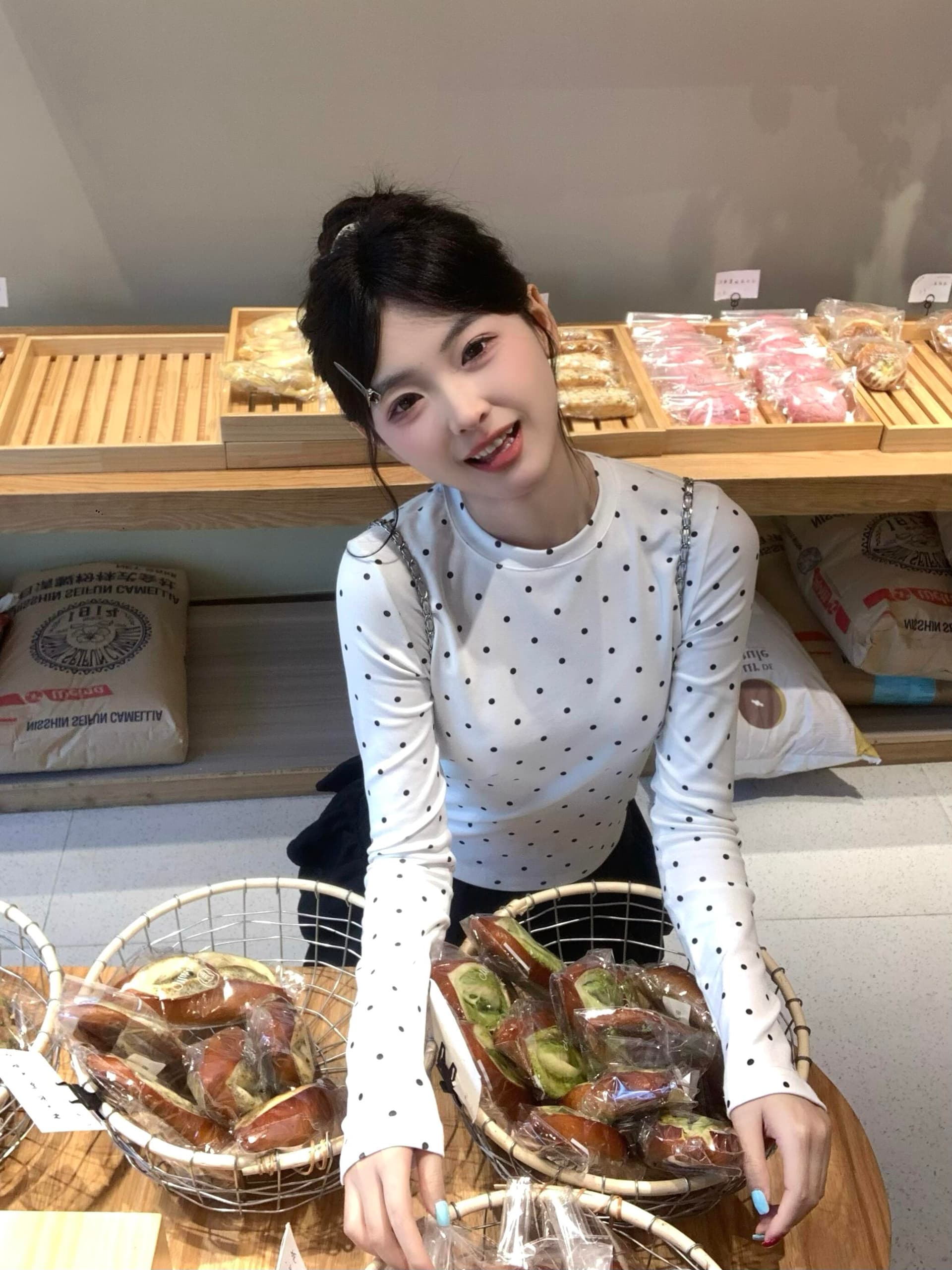 몸매 가꾸기 도트 무늬 프린트 긴팔 티셔츠 여성 봄 가을 기본 셔츠 상세 이미지 2