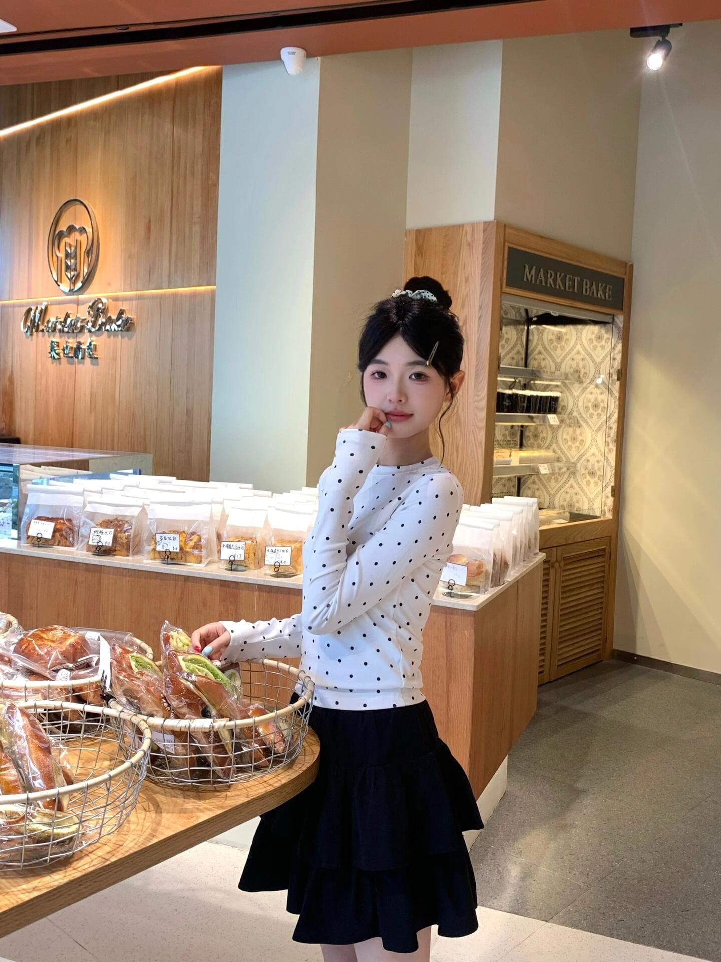 몸매 가꾸기 도트 무늬 프린트 긴팔 티셔츠 여성 봄 가을 기본 셔츠 상세 이미지 3