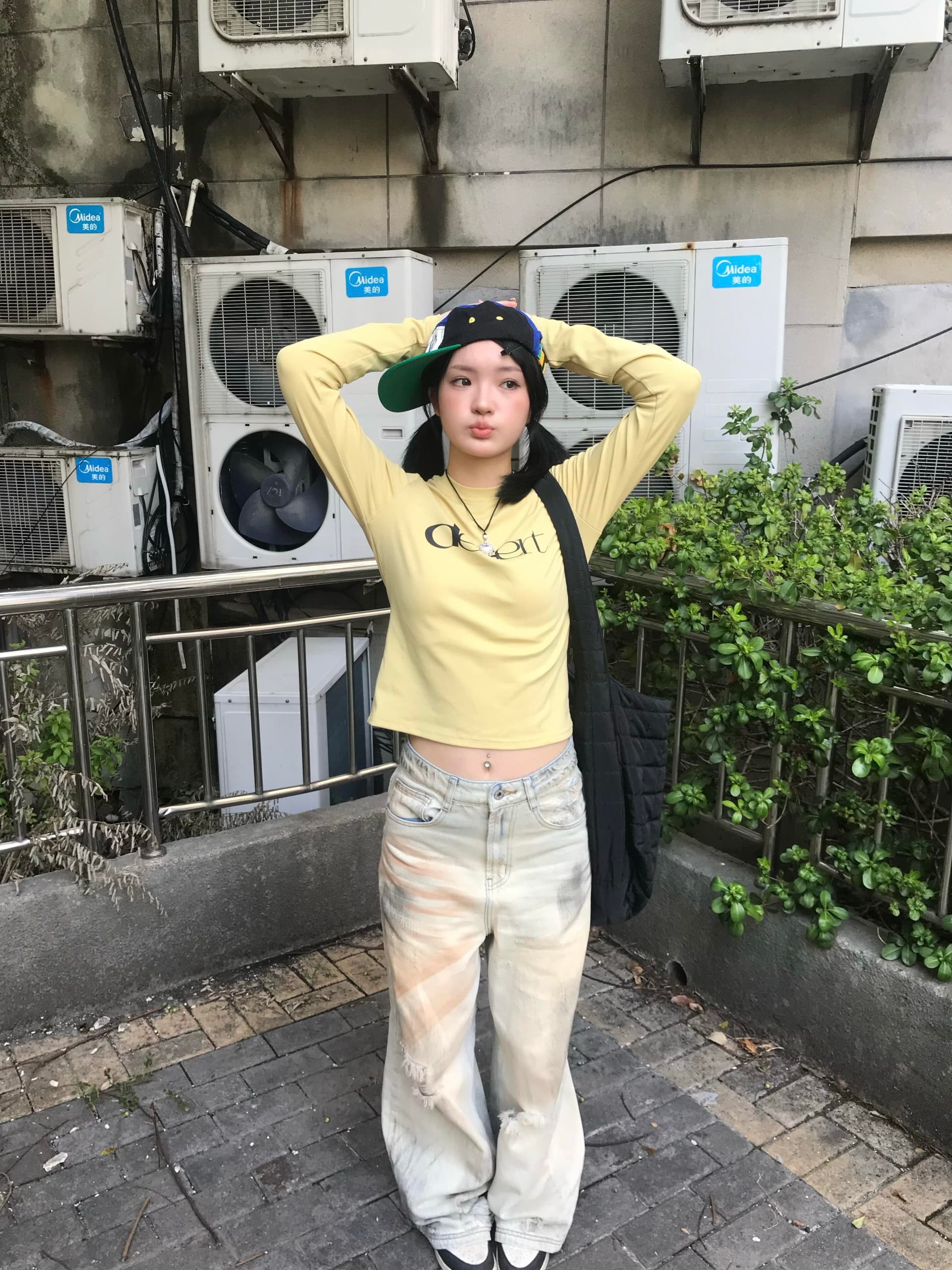 황색 아메리칸 긍정적 인 어깨 긴팔 티셔츠 여성 이른 가을 알파벳 프린트 핫걸 기본 셔츠 몸매 가꾸기 도파민 맨위 ins 상세 이미지 3