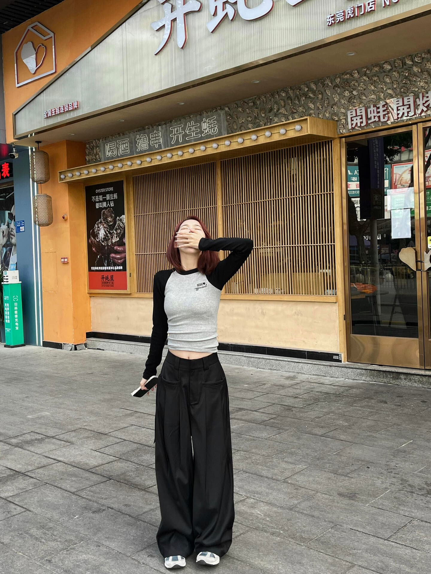 몸매 가꾸기 슬림해 보이는 삽입 어깨 자수 긴팔 티셔츠 여성 봄 가을 기본 셔츠 이미지 4