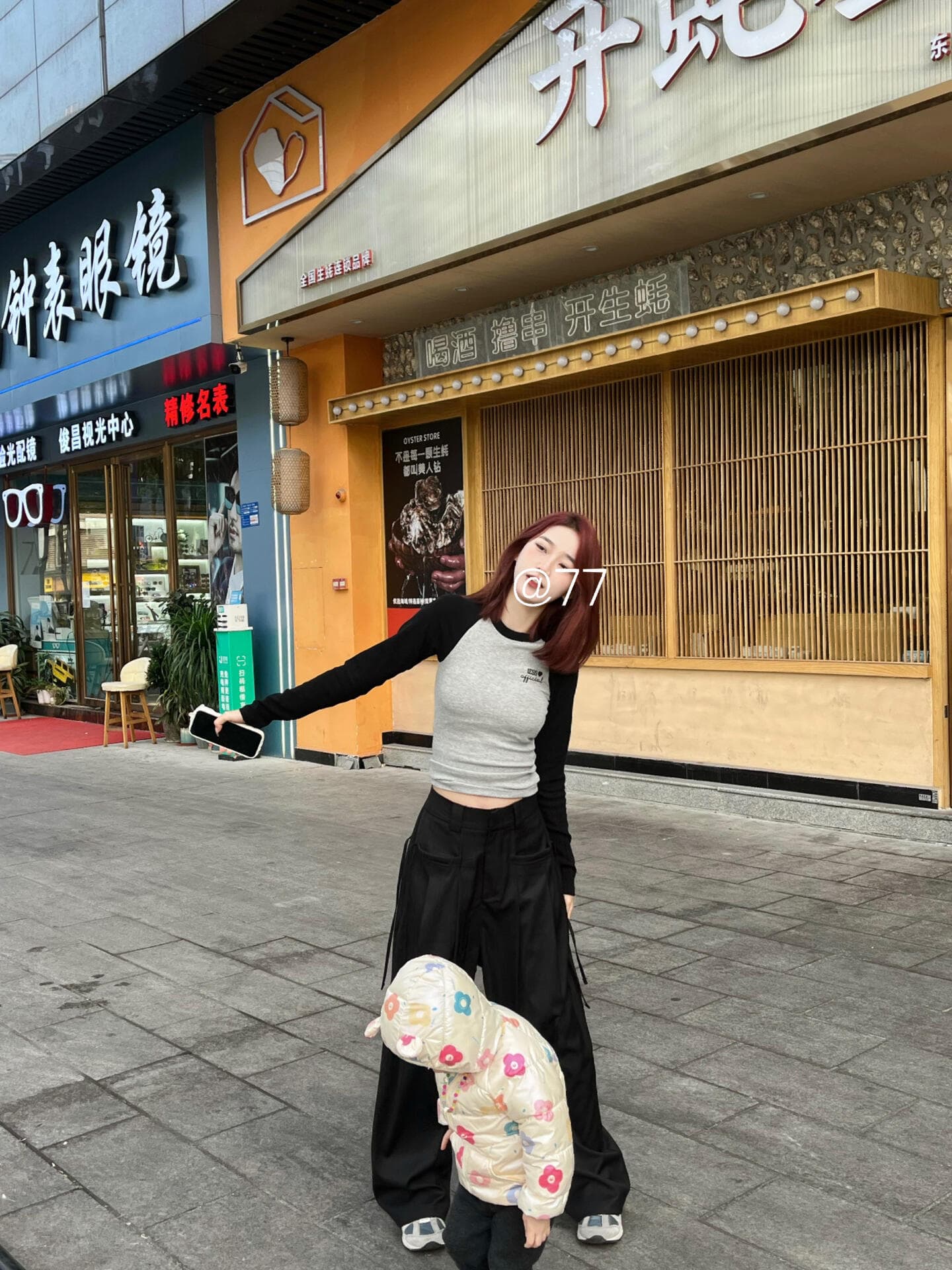 몸매 가꾸기 슬림해 보이는 삽입 어깨 자수 긴팔 티셔츠 여성 봄 가을 기본 셔츠 상세 이미지 4