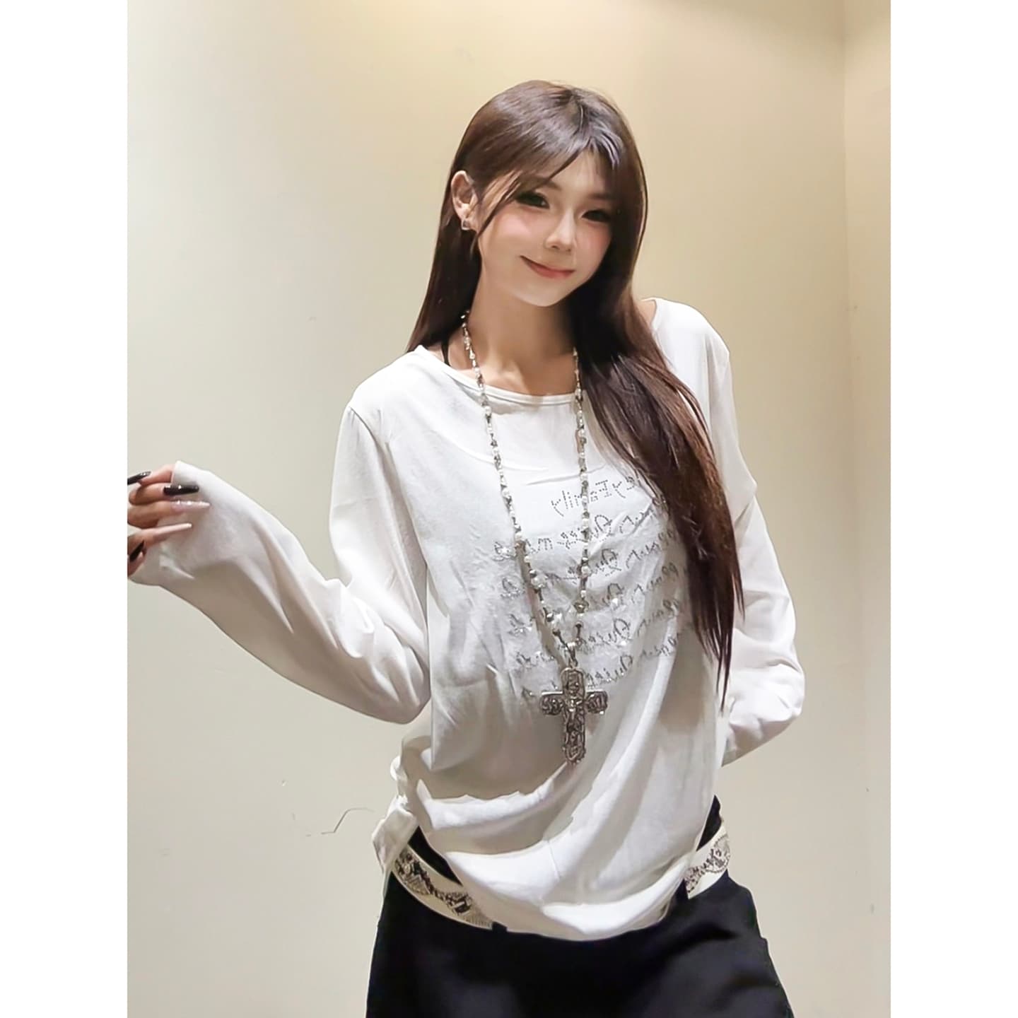 한 부서 고급 대나무 마디 면 비스듬한 어깨 오프숄더 긴팔 맨위 여성 레이스 조각 뒤로 핫픽스 알파벳 자외선 차단 블라우스 상세 이미지 3