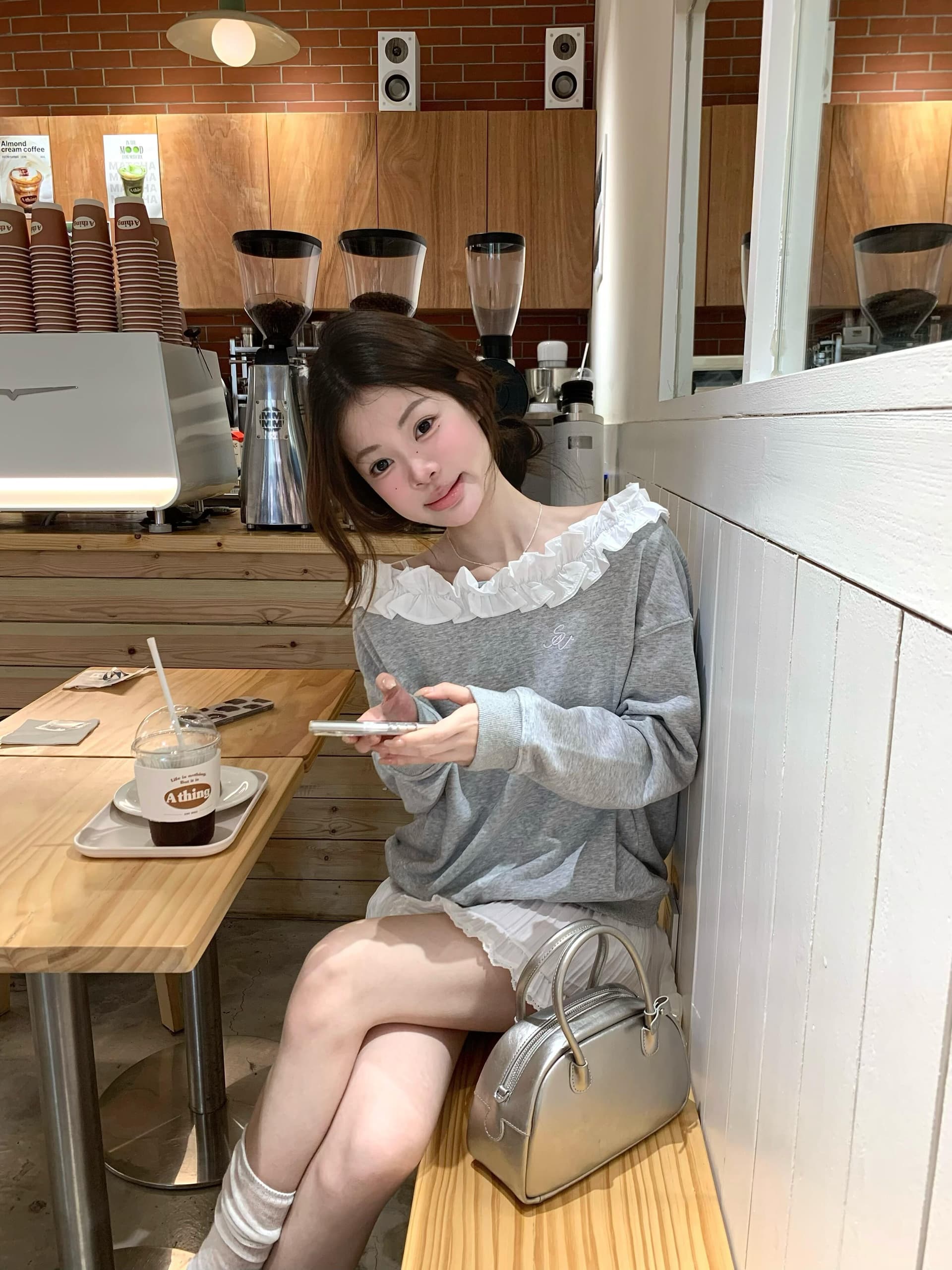 한 부서 소녀 센스 회색 보트넥 후드티 디자인 센스 레이스 패치워크 오프숄더 맨위 이미지 3