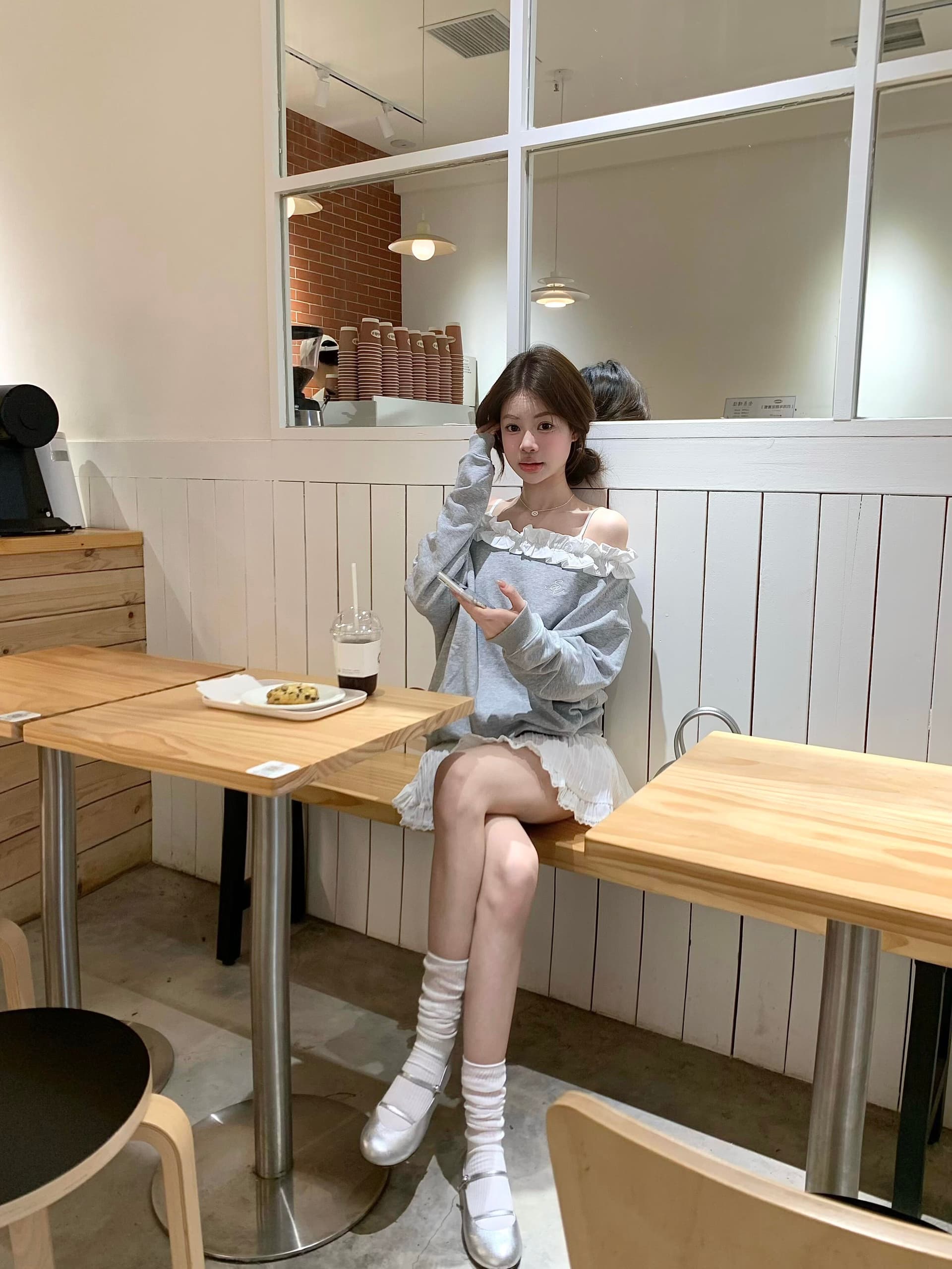 한 부서 소녀 센스 회색 보트넥 후드티 디자인 센스 레이스 패치워크 오프숄더 맨위 이미지 2