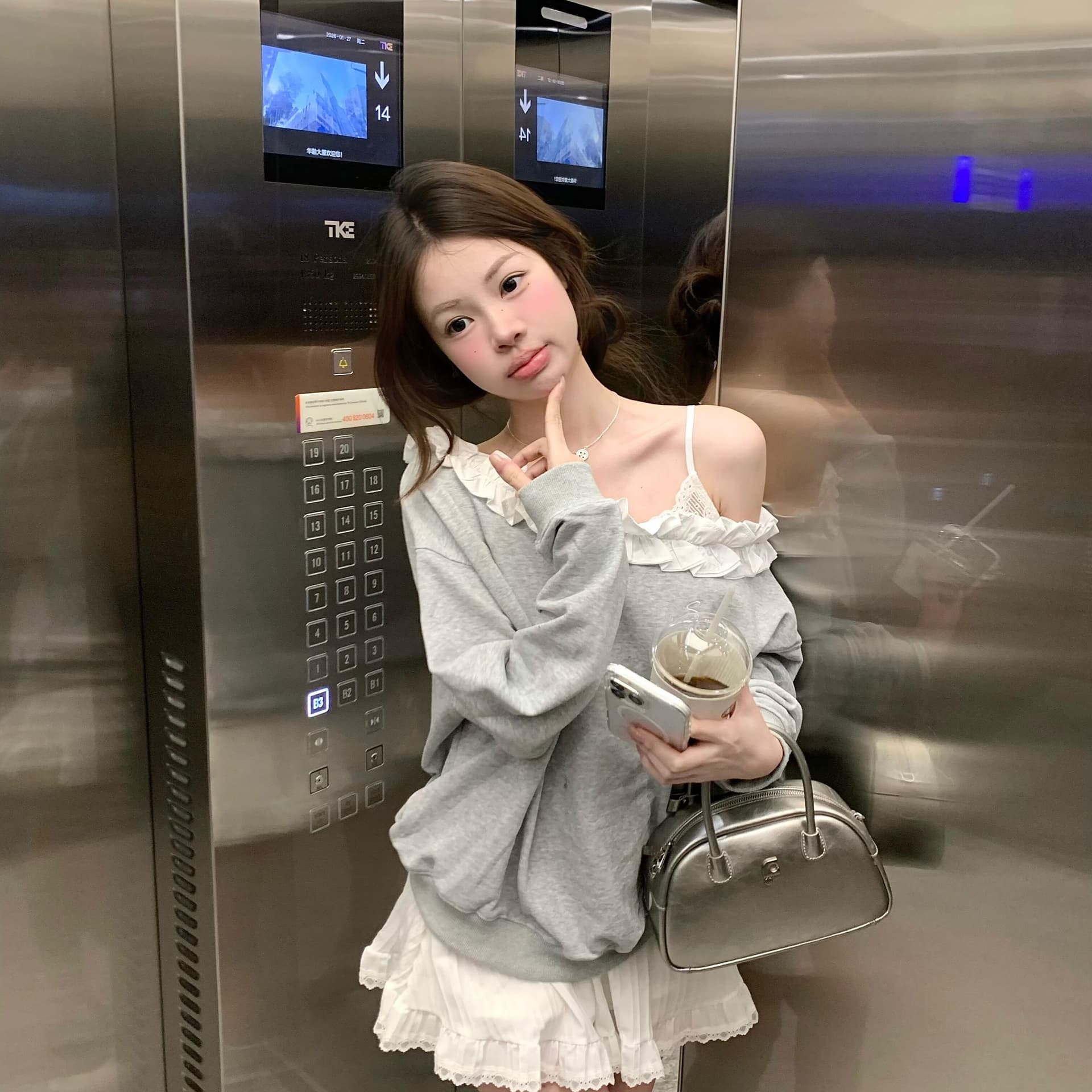 한 부서 소녀 센스 회색 보트넥 후드티 디자인 센스 레이스 패치워크 오프숄더 맨위 이미지 5