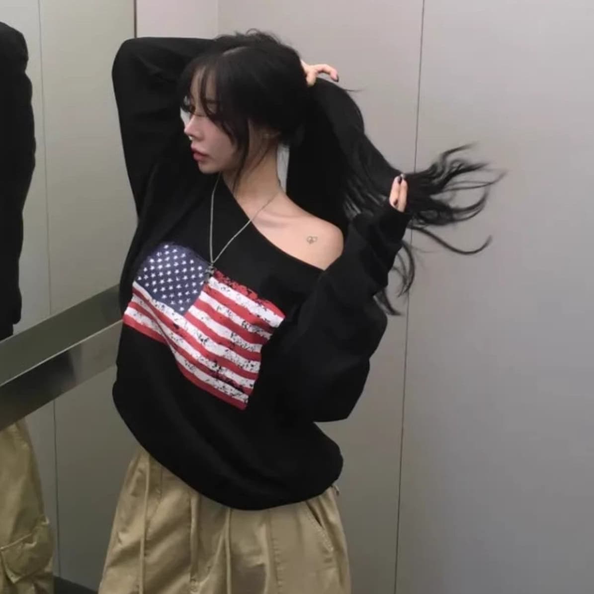 아메리칸 레트로 비스듬한 어깨 프린트 후드티 여성 가을 겨울철 루즈핏 작은 키 고급 센스 성조기 깃발 오프숄더 맨위 상세 이미지 1
