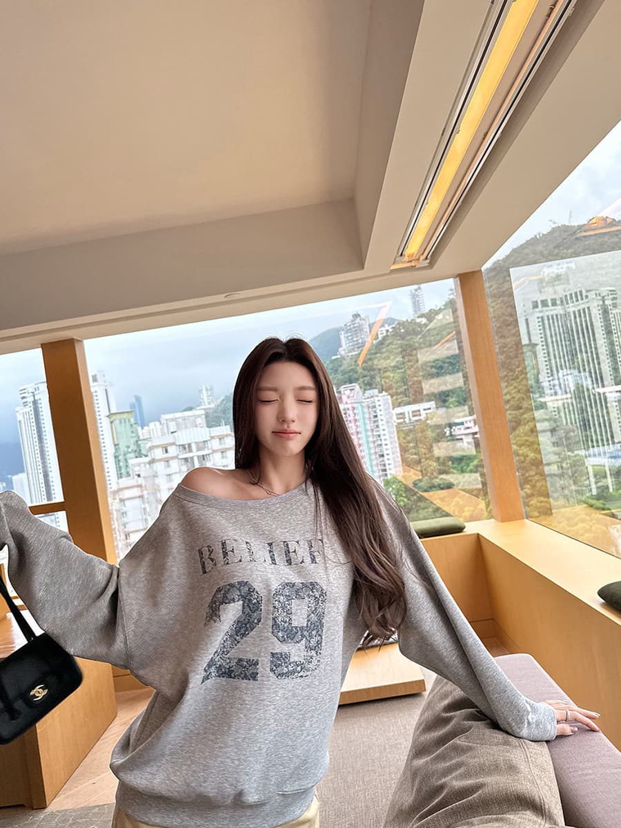 아메리칸 프린트 비스듬한 어깨 긴팔 후드티 여성 루즈핏 느긋한 캐주얼 오프숄더 맨위 이미지 3