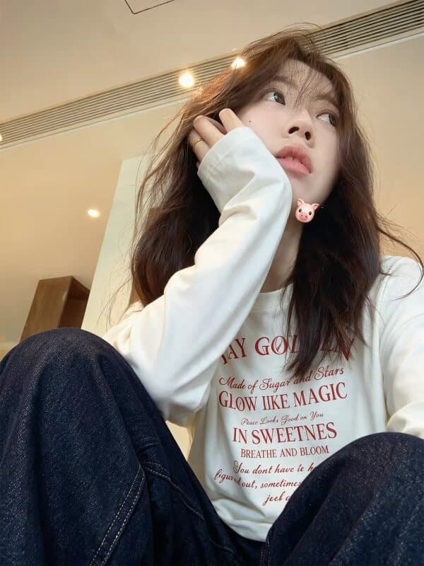 한 부서 화이트 알파벳 프린트 긴팔 티셔츠 여성 가을 루즈핏 캐주얼 느긋한 바람 만나는 맨위 이미지 2