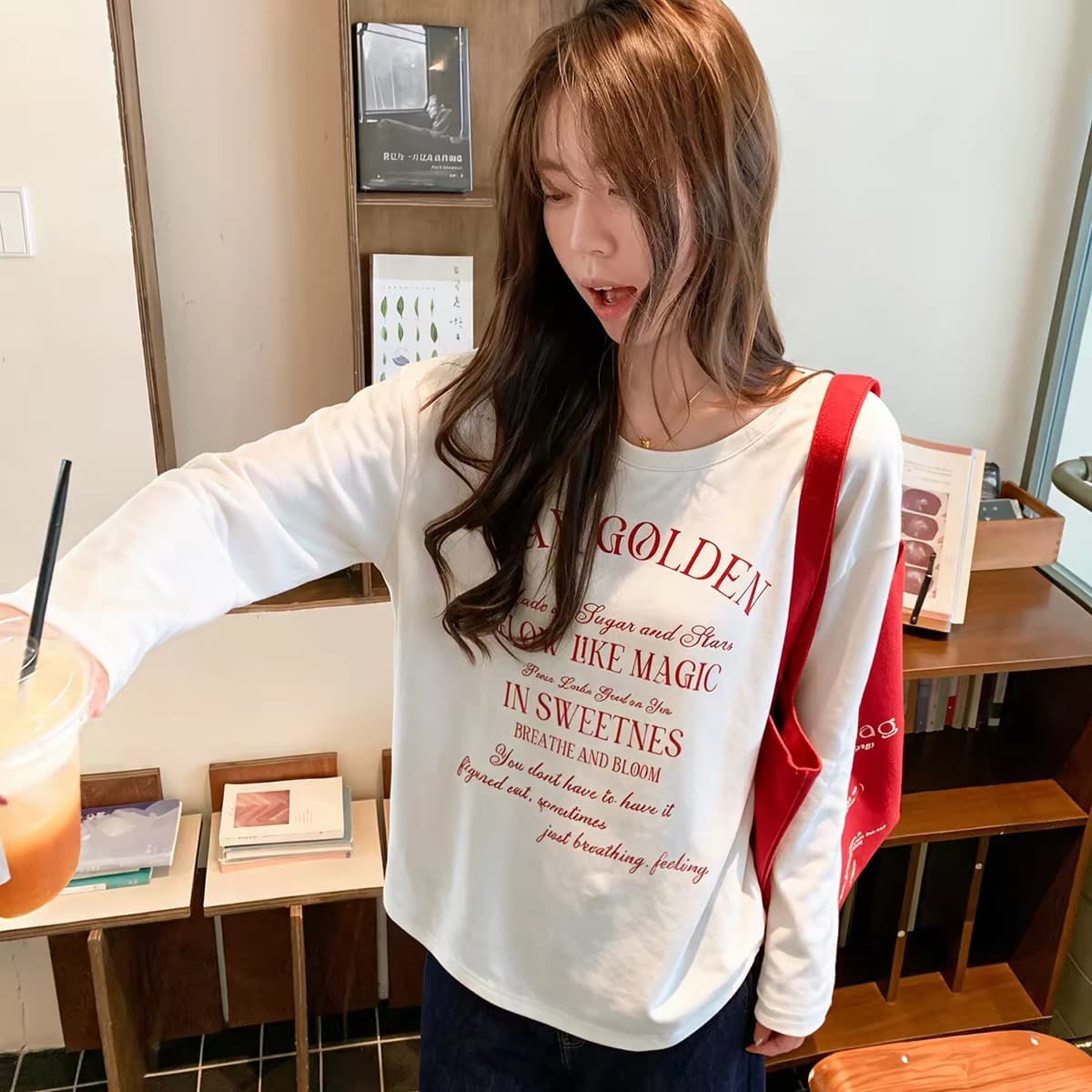 한 부서 화이트 알파벳 프린트 긴팔 티셔츠 여성 가을 루즈핏 캐주얼 느긋한 바람 만나는 맨위 상세 이미지 1