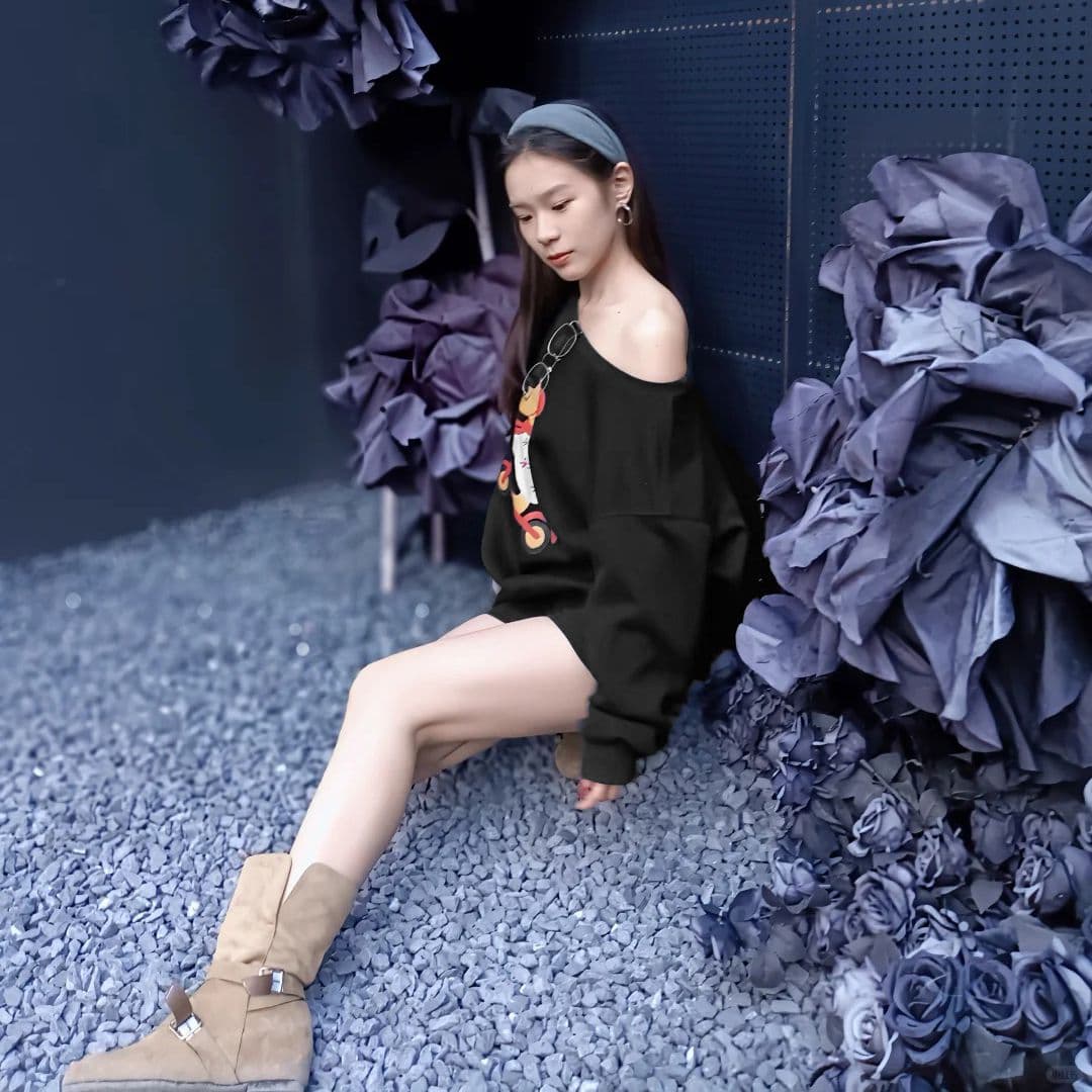 검정색 강아지 오프숄더 비스듬한 어깨 후드티 여성 가을 루즈핏 슬림해 보이는 느긋한 바람 새는 어깨 없음 모자 긴팔 맨위 가을 겨울 이미지 3
