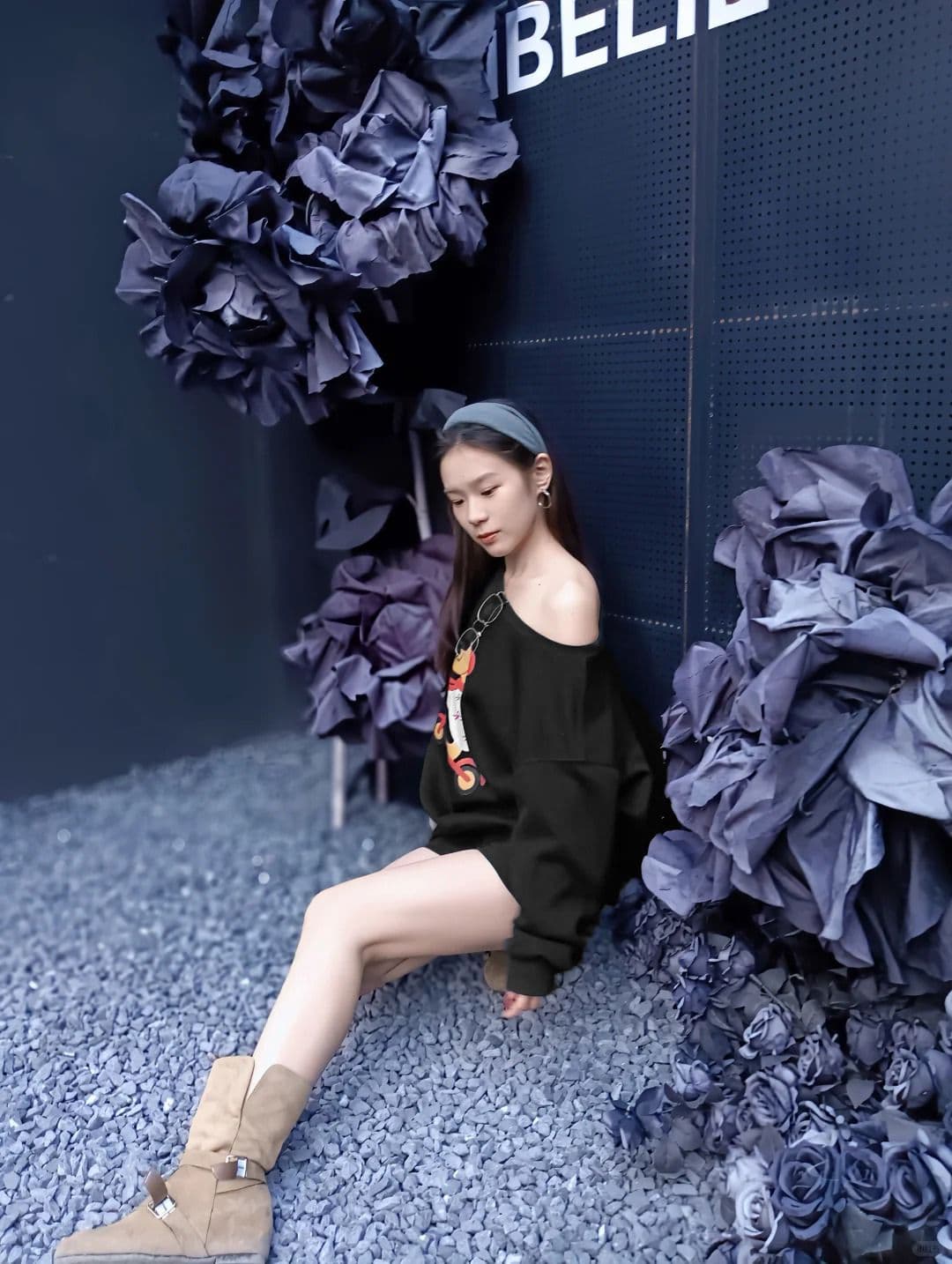 검정색 강아지 오프숄더 비스듬한 어깨 후드티 여성 가을 루즈핏 슬림해 보이는 느긋한 바람 새는 어깨 없음 모자 긴팔 맨위 가을 겨울 상세 이미지 2