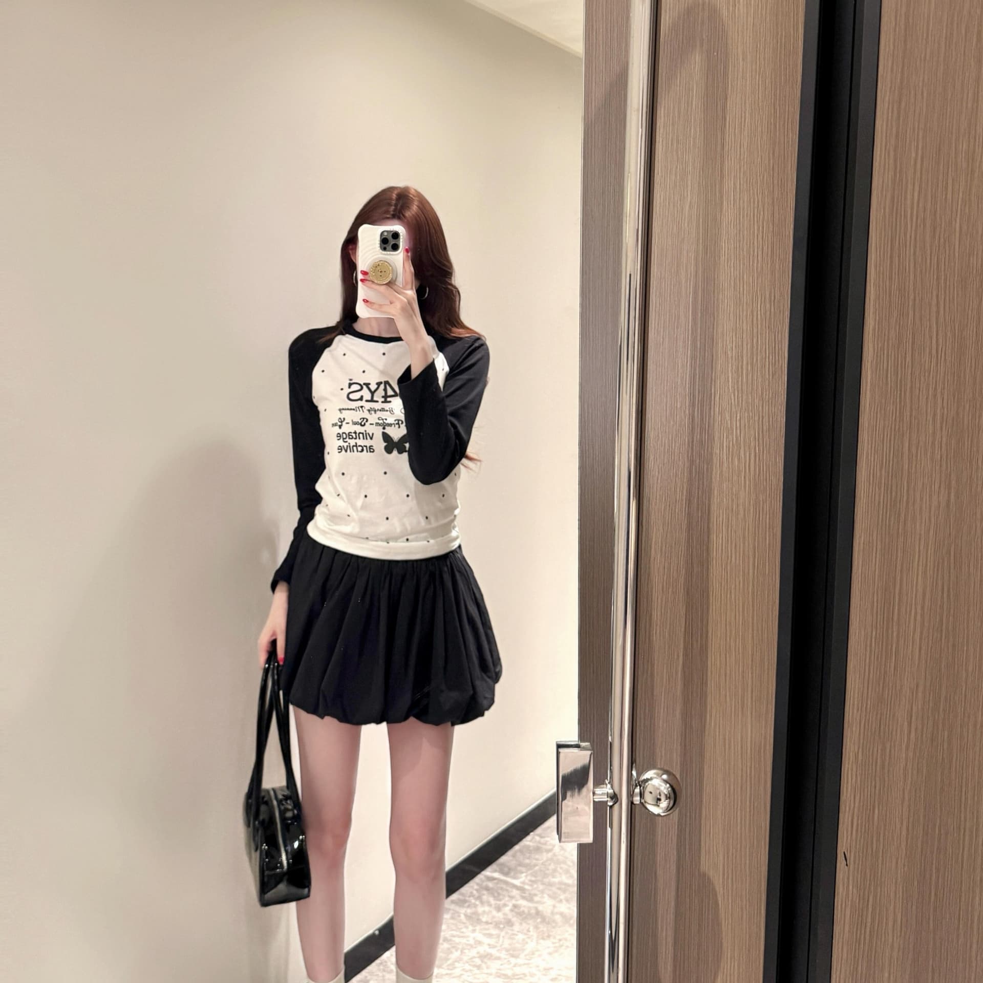 한 부서 빛 아시아 인 바람 도트 무늬 삽입 어깨 긴팔 여성 가을 캐주얼 다용도 만나는 얇은 스타일 티셔츠 핫걸 y2k 맨위 트렌디 이미지 5