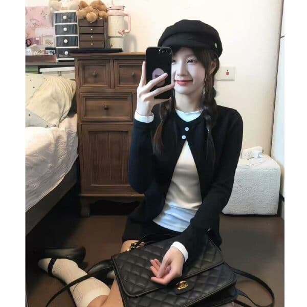 페이크 레이어드 배색 오픈 가디건 긴팔 티셔츠 여성 가을 한 부서 디자인 센스 몸매 가꾸기 슬림해 보이는 기본 셔츠 미니멀리즘 맨위