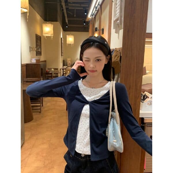 블루 꽃무늬 페이크 레이어드 긴팔 티셔츠 여성 이른 가을 새로운 몸매 가꾸기 인사이드 가져 가라. 기본 셔츠 싱글 착용 맨위 상세 이미지 1