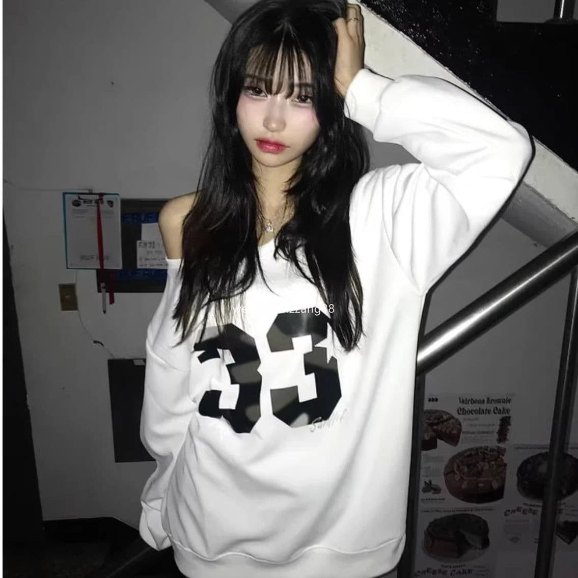프린트 카모플라주 오프숄더 풀오버 스웨트셔츠 비스듬한 어깨 핫걸 맨위 상세 이미지 2