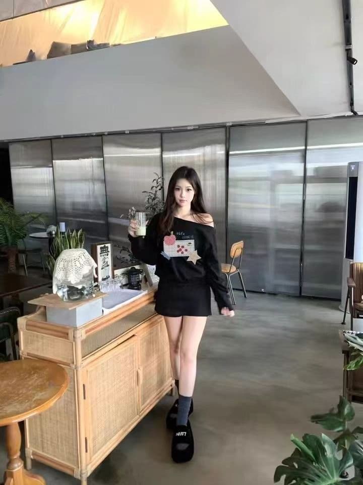 달콤함 작은 청신 비스듬한 어깨 슬립 긴팔 티셔츠 여성 이른 가을 새로운 패치워크 배색 오프숄더 맨위 이미지 2
