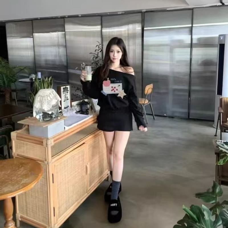 달콤함 작은 청신 비스듬한 어깨 슬립 긴팔 티셔츠 여성 이른 가을 새로운 패치워크 배색 오프숄더 맨위 이미지 5