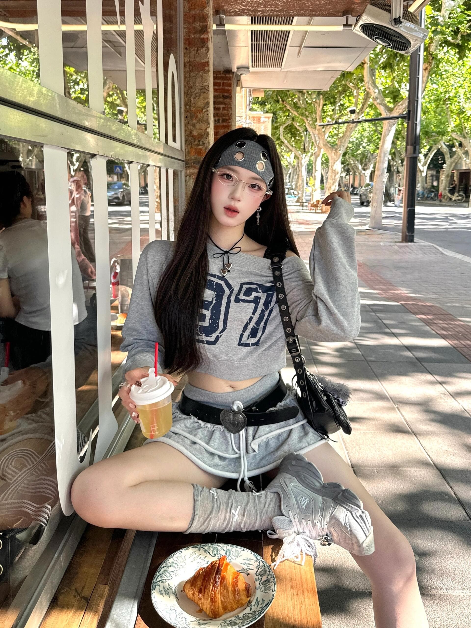 회색 오프숄더 후드티 여성 26 봄 가을 한 부서 캐주얼 쇼트 스타일 보트넥 비스듬한 어깨 의류 트렌디