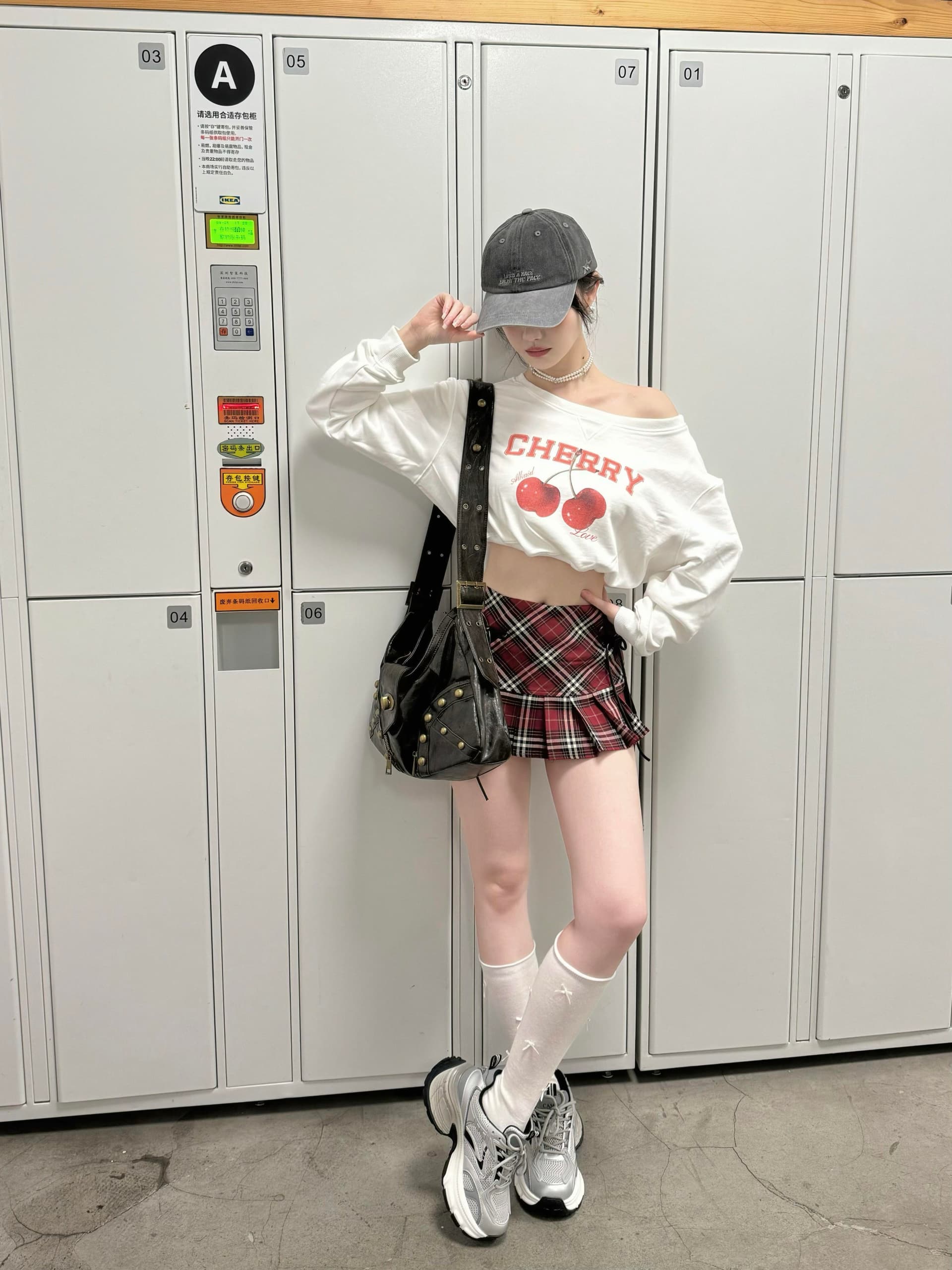 한 부서 chic 달콤한 핫걸 재미있는 체리 비스듬한 어깨 후드티 여성 가을 루즈핏 캐주얼 쇼트 스타일 한 단어 오프숄더 맨위 상세 이미지 3