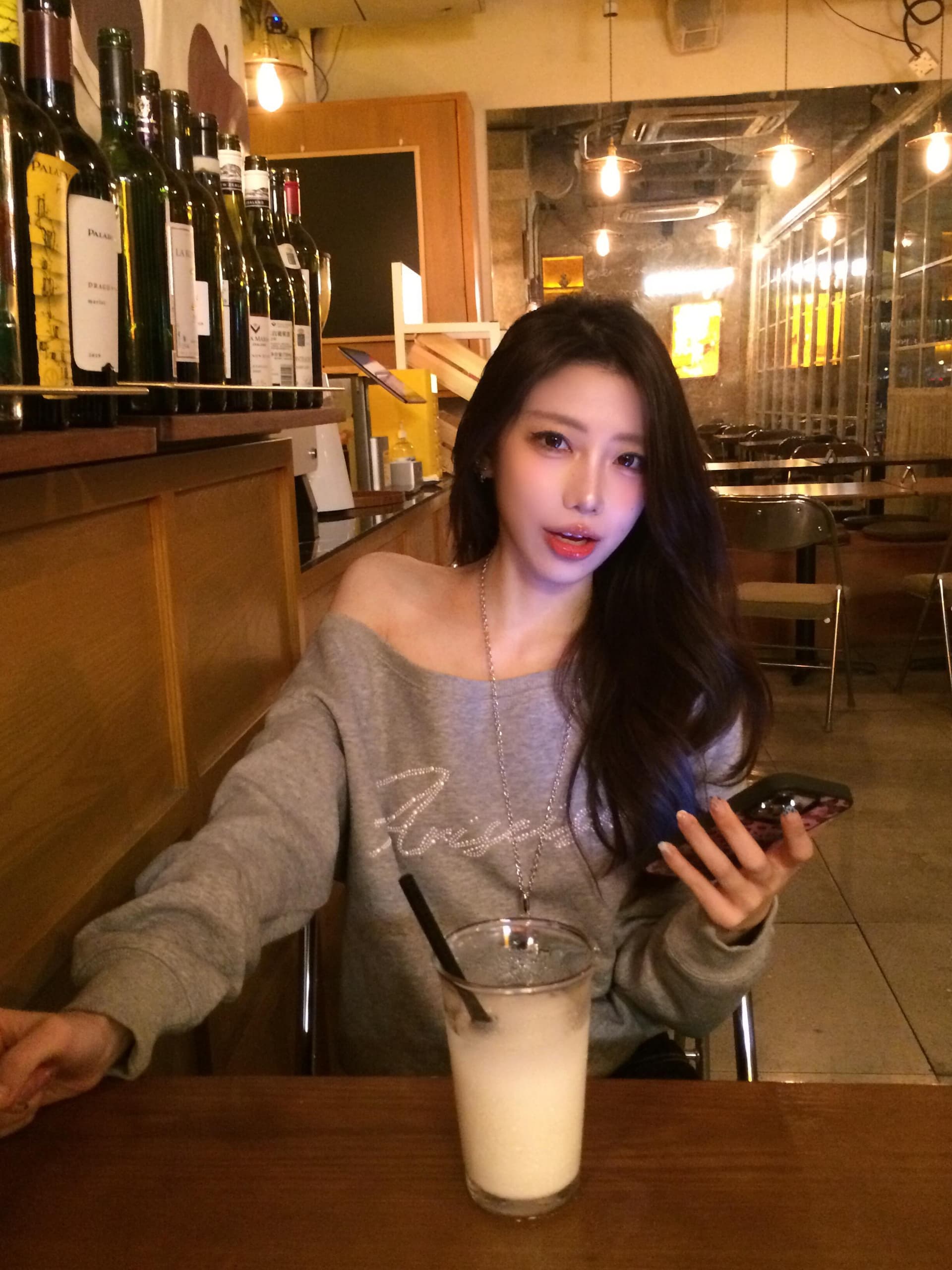 아메리칸 레트로 디자인 센스 비스듬한 어깨 긴팔 후드티 여성 2026 가을 새로운 오프숄더 맨위 이미지 2