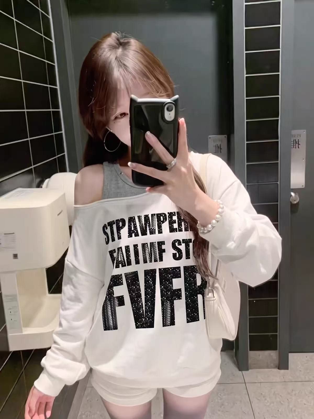 아메리칸 레트로 페이크 레이어드 비스듬한 어깨 후드티 여성 가을 새로운 루즈핏 작은 대중 디자인 다용도