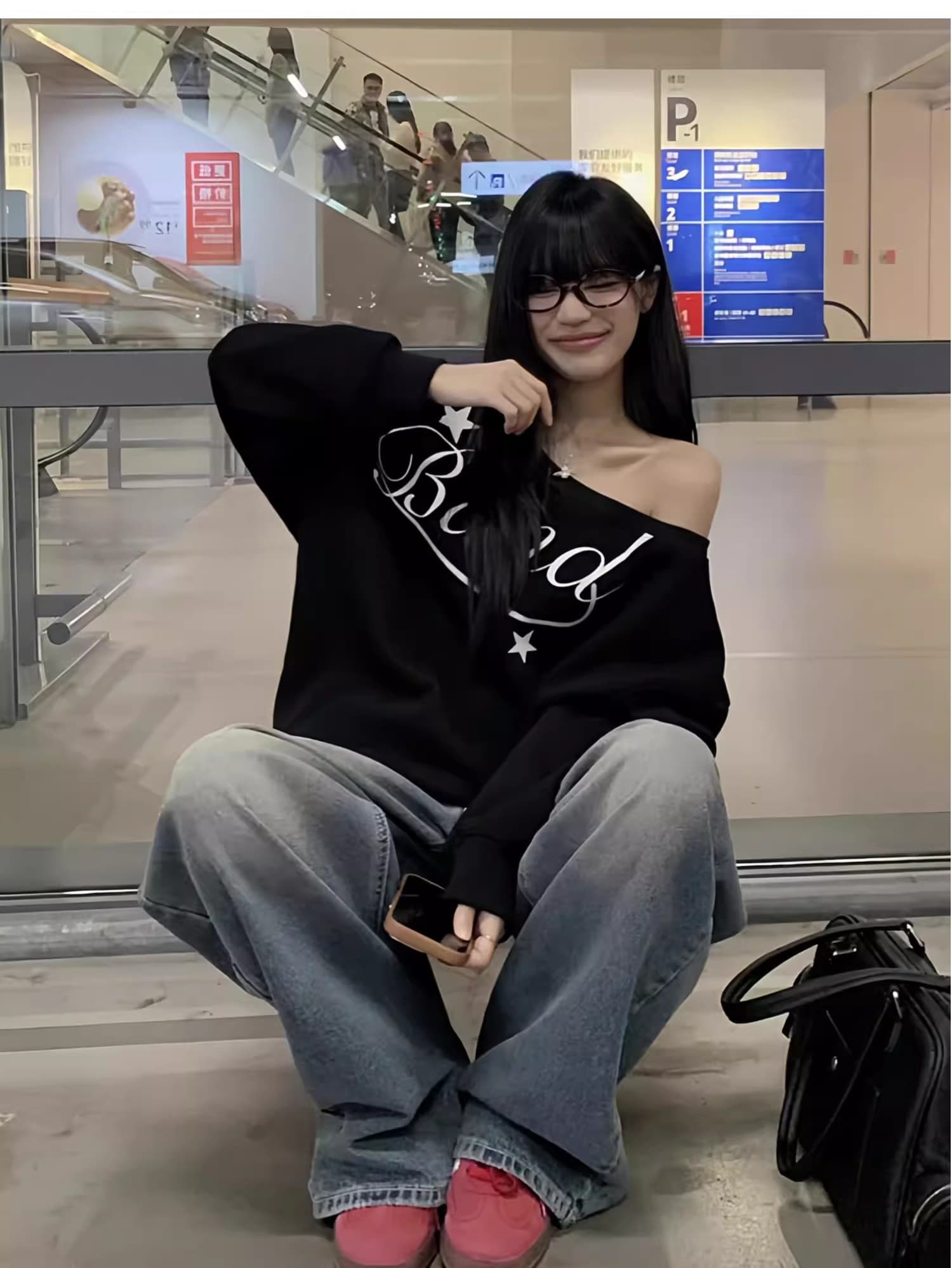 아메리칸 거리 비스듬한 어깨 후드티 여성 가을 착용 가져 가라. 알파벳 프린트 긴팔 느긋한 바람 루즈핏 슬림해 보이는 오프숄더 맨위 상세 이미지 2