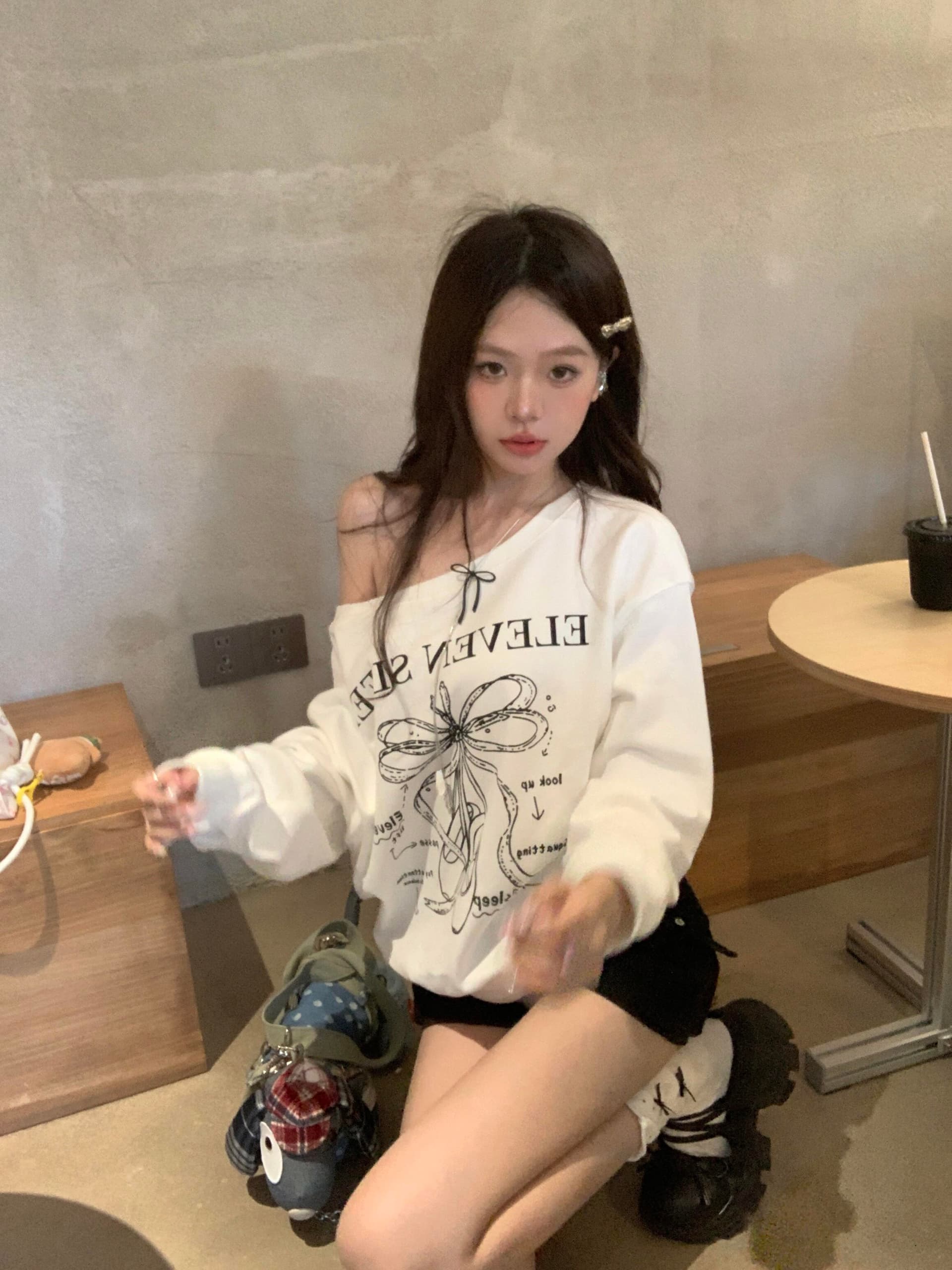 작은 대중 발레 바람 나비 매듭 오프숄더 후드티 여성 가을 겨울철 루즈핏 가을 어깨 달콤한 매운맛 분위기 센스 오프숄더 맨위 이미지 4