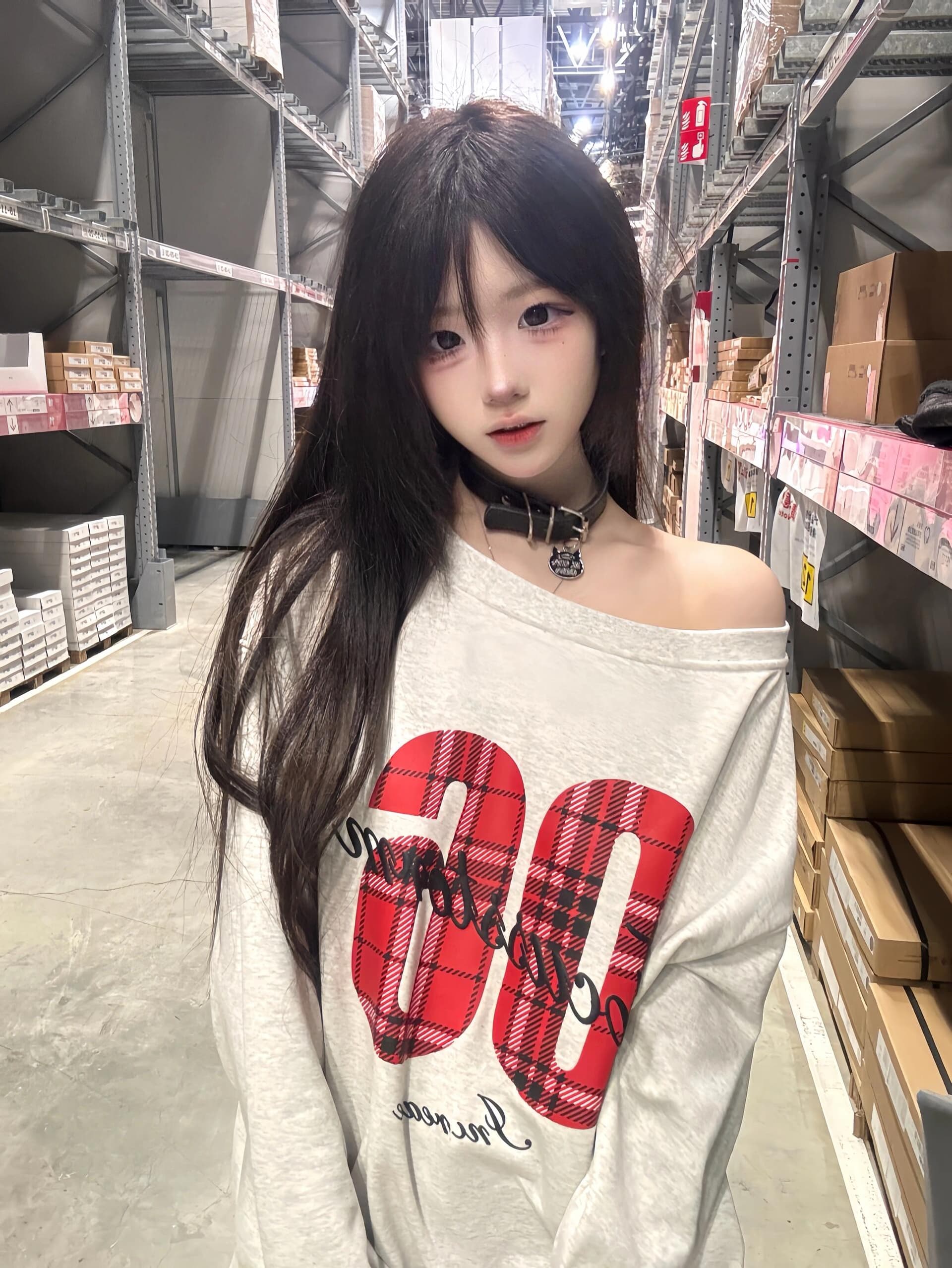 아메리칸 핫걸 비스듬한 어깨 후드티 여성 가을 새로운 알파벳 프린트 검정색 오프숄더 긴팔 순수한 욕망 느긋한 바람 맨위 이미지 4