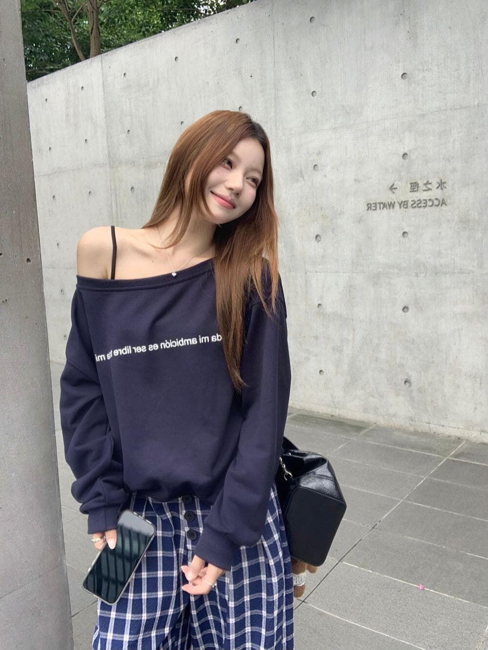 핫걸 해군 비스듬한 어깨 긴팔 티셔츠 여성 봄 가을 오프숄더 디자인 센스 아메리칸 후드티 캐주얼 루즈핏 맨위