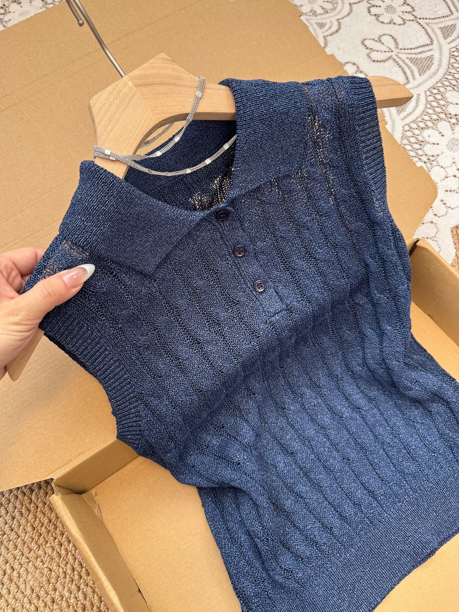 원본 추천 오래된 돈 바람과 종이 실 레트로 POLO 칼라 꽈배기 민소매 니트 스웨터 여성 뒤집다 측면 조끼 맨위 상세 이미지 2