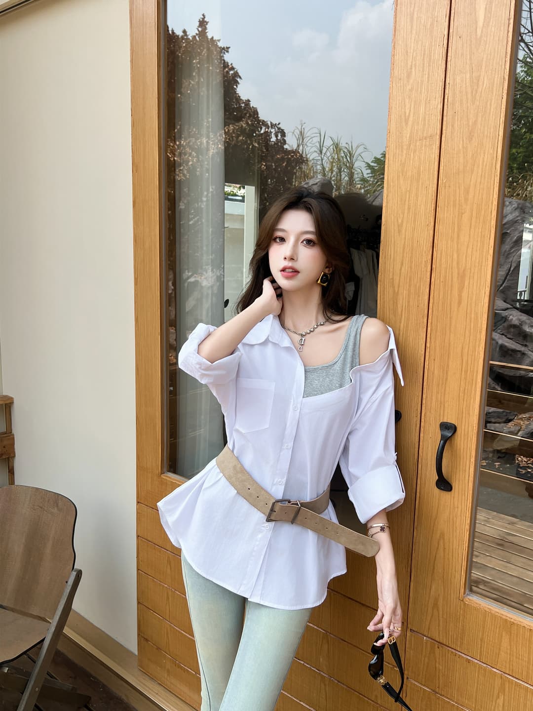 실사 정가 섹시함 오프숄더 페이크 레이어드 패치워크 루즈핏 여성 셔츠 디자인 센스 작은 대중 다용도 불규칙 셔츠 이미지 2