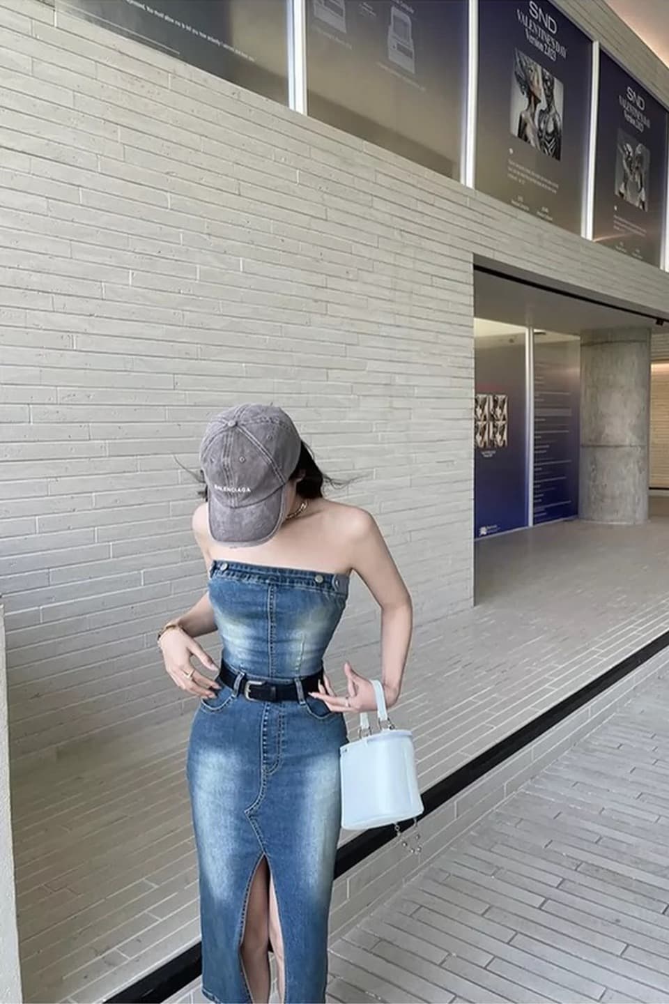 핫걸 섹시함 오프숄더 튜브탑 데님 여성 드레스 고급 센스 품격 허리 수축 슬림해 보이는 트임 타이트 스커트 치마 이미지 6