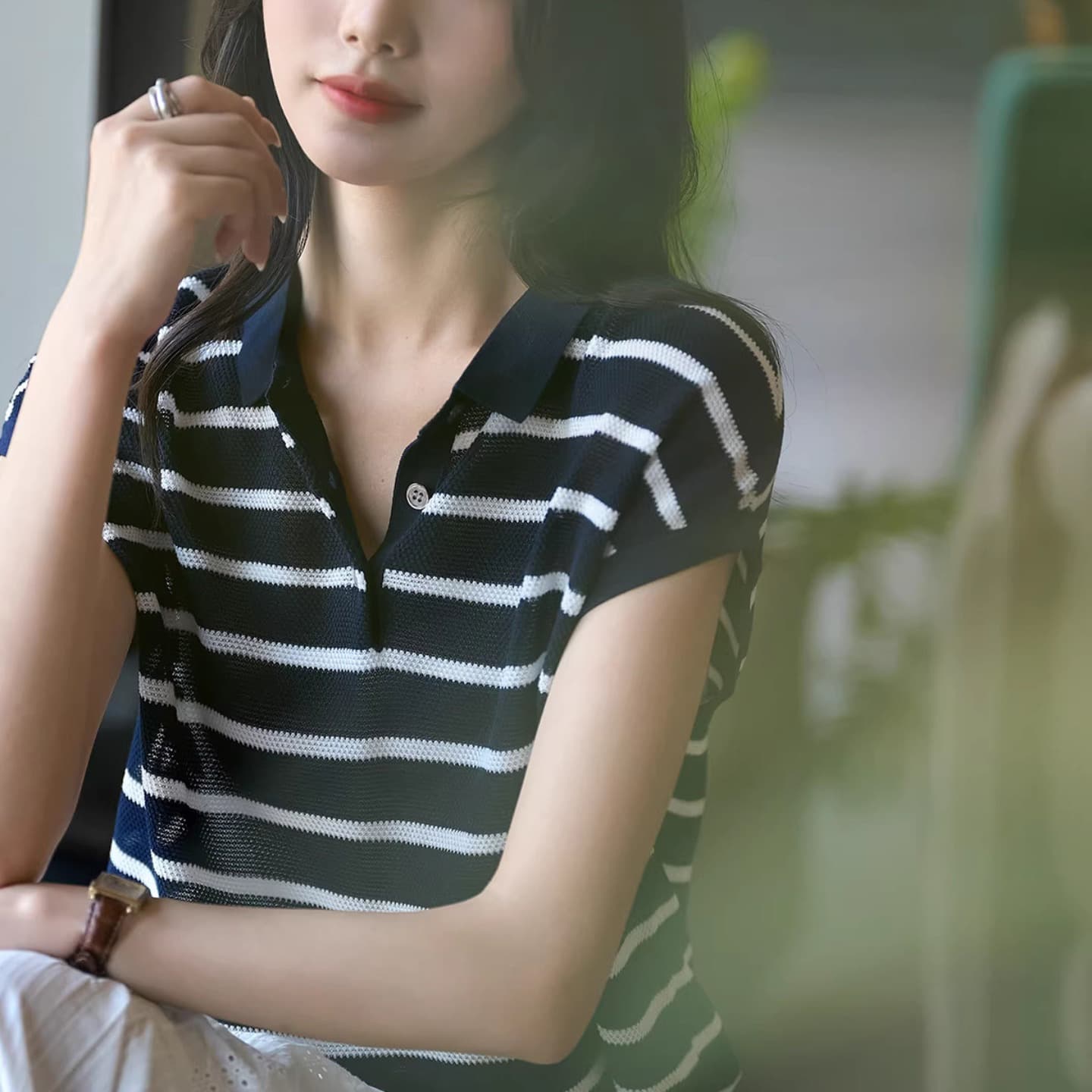 잘 생긴 차가운 센스 POLO 칼라 루즈핏 2026 여름 슬림해 보이는 빅 사이즈 스트라이프 출퇴근 니트 스웨터 반팔 티셔츠 여성 이미지 2