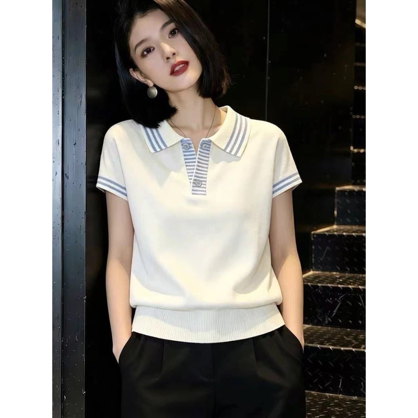 잘 생긴 POLO 칼라 배색 스트라이프 니트 반팔 티셔츠 여성 여름 2026 년 새로운 학원 스타일 다용도 맨위 상세 이미지 2