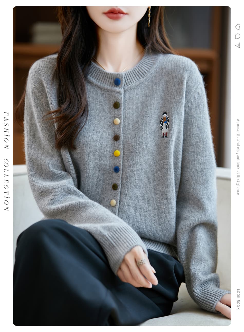 2026 가을 겨울 새로운 너구리 플러시 자수 오픈 가디건 여성 라운드 넥 루즈핏 긴팔 색상 버클 니트 스웨터 코트 맨위 상세 이미지 15