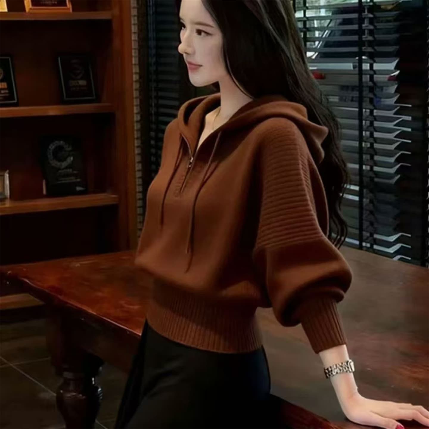 한 부서 느긋한 느슨함 센스 털실 후드 스웨터 여자 가을 겨울 수 있습니다. 외출용 인사이드 가져 가라. 루즈핏 허리 수축 니트 스웨터 맨위 이미지 2