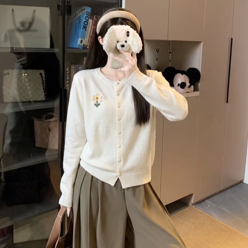실사 2026 가을 새로운 기타 색상 한 부서 꽃 라운드 넥 싱글 줄 버튼 긴팔 니트 오픈 가디건 이미지 2