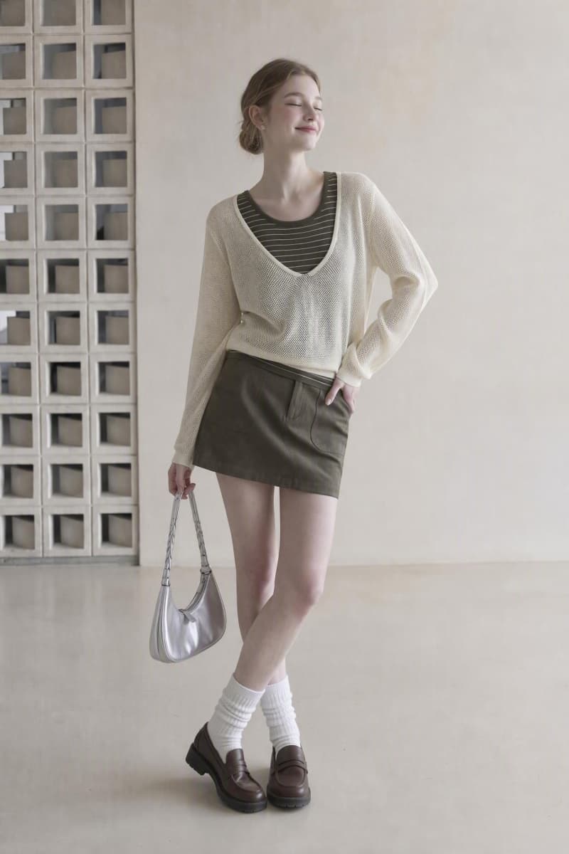 실사 2026 가을 새로운 한 부서 루즈핏 느긋한 패션 다용도 스트라이프 패치워크 페이크 레이어드 니트 스웨터 여성 상세 이미지 7