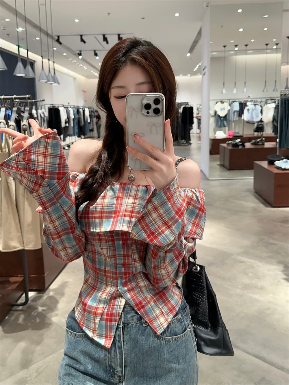 봄 빅 사이즈 여성 의류 프릴 체크무늬 셔츠 보트넥 오프숄더 나팔 소매 새로운 슬림해 보이는 쇼트 스타일 핫걸 여성 이미지 2