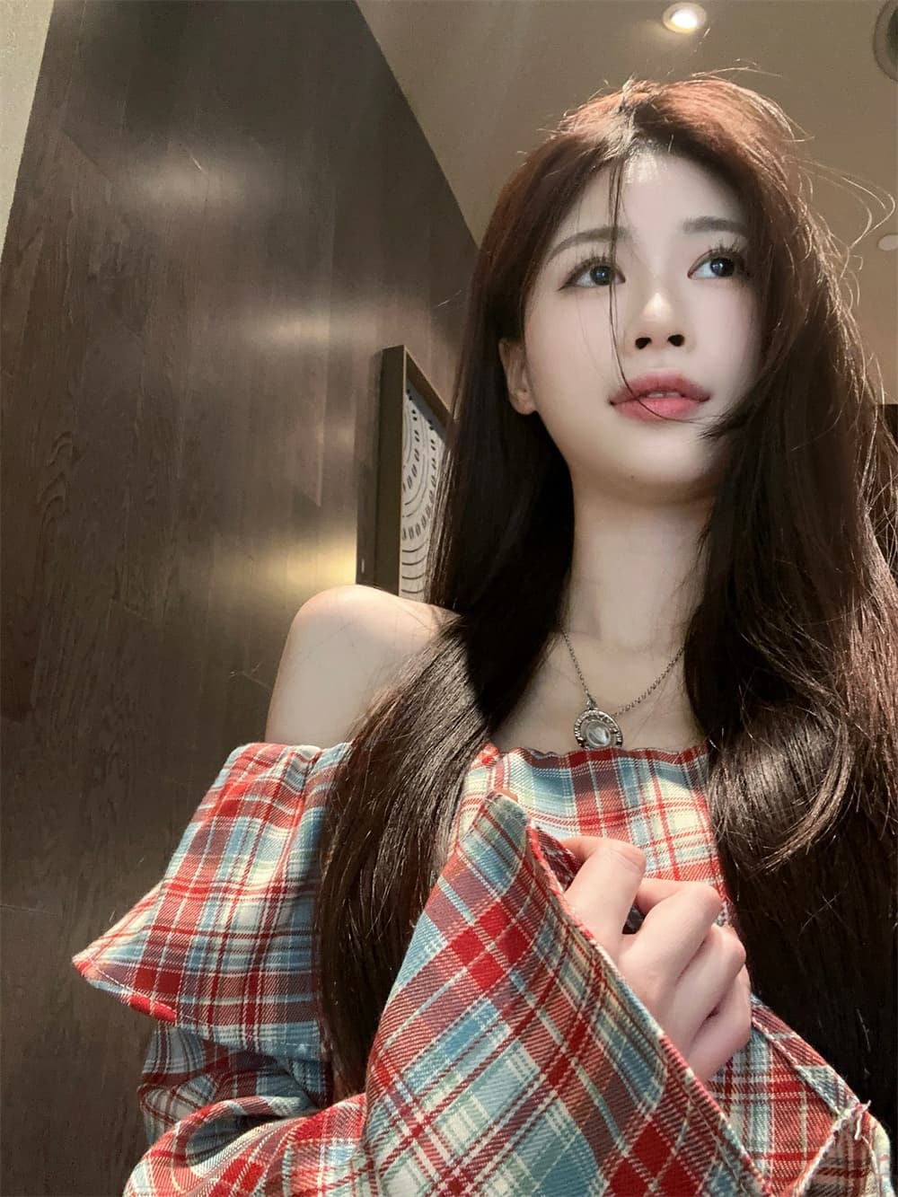 가을 빅 사이즈 여성 의류 프릴 체크무늬 셔츠 보트넥 오프숄더 나팔 소매 새로운 슬림해 보이는 쇼트 스타일 핫걸 여성 상세 이미지 7