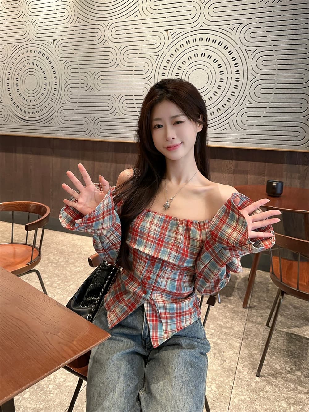 봄 빅 사이즈 여성 의류 프릴 체크무늬 셔츠 보트넥 오프숄더 나팔 소매 새로운 슬림해 보이는 쇼트 스타일 핫걸 여성 상세 이미지 14