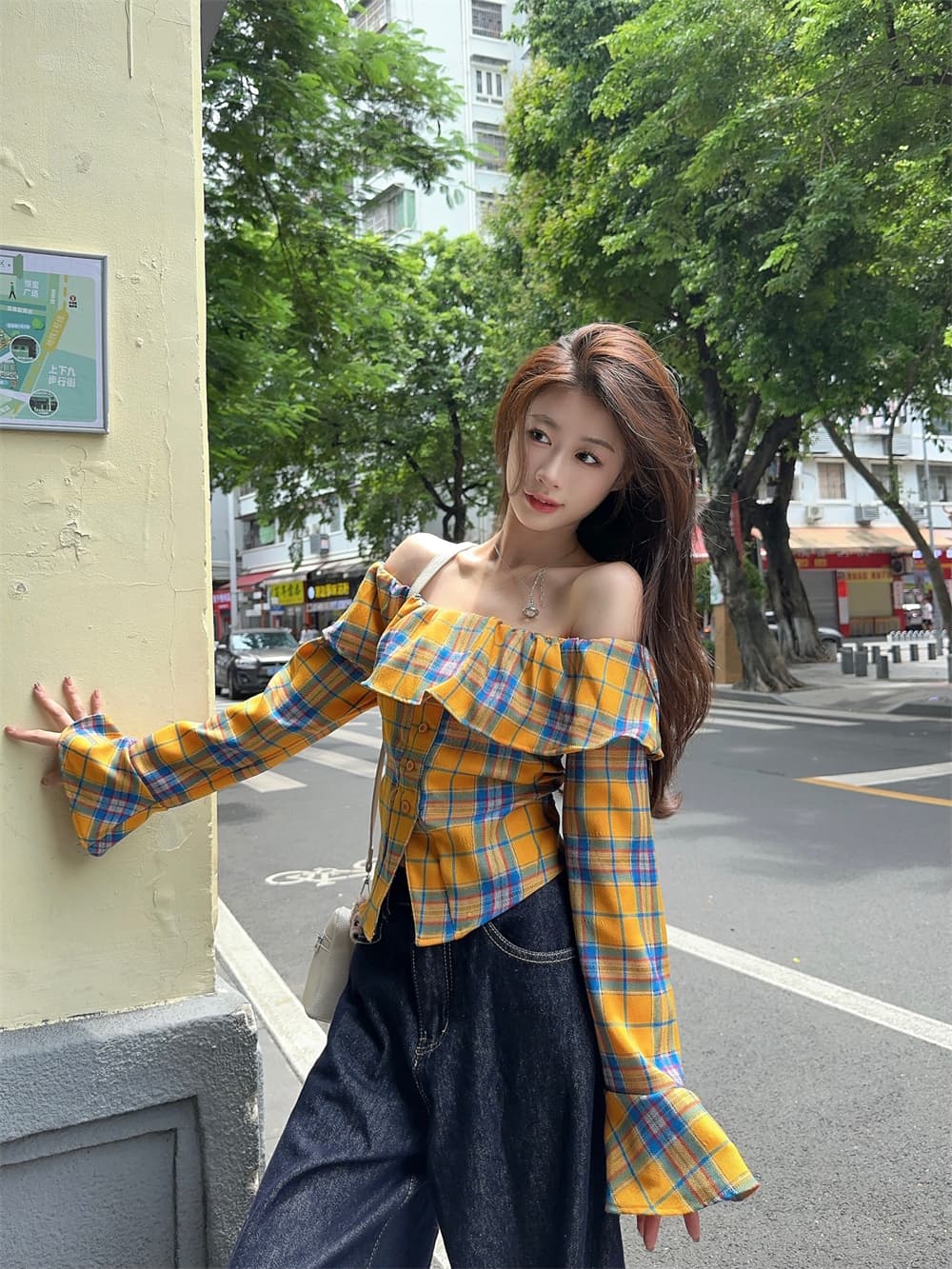 봄 빅 사이즈 여성 의류 프릴 체크무늬 셔츠 보트넥 오프숄더 나팔 소매 새로운 슬림해 보이는 쇼트 스타일 핫걸 여성 상세 이미지 27
