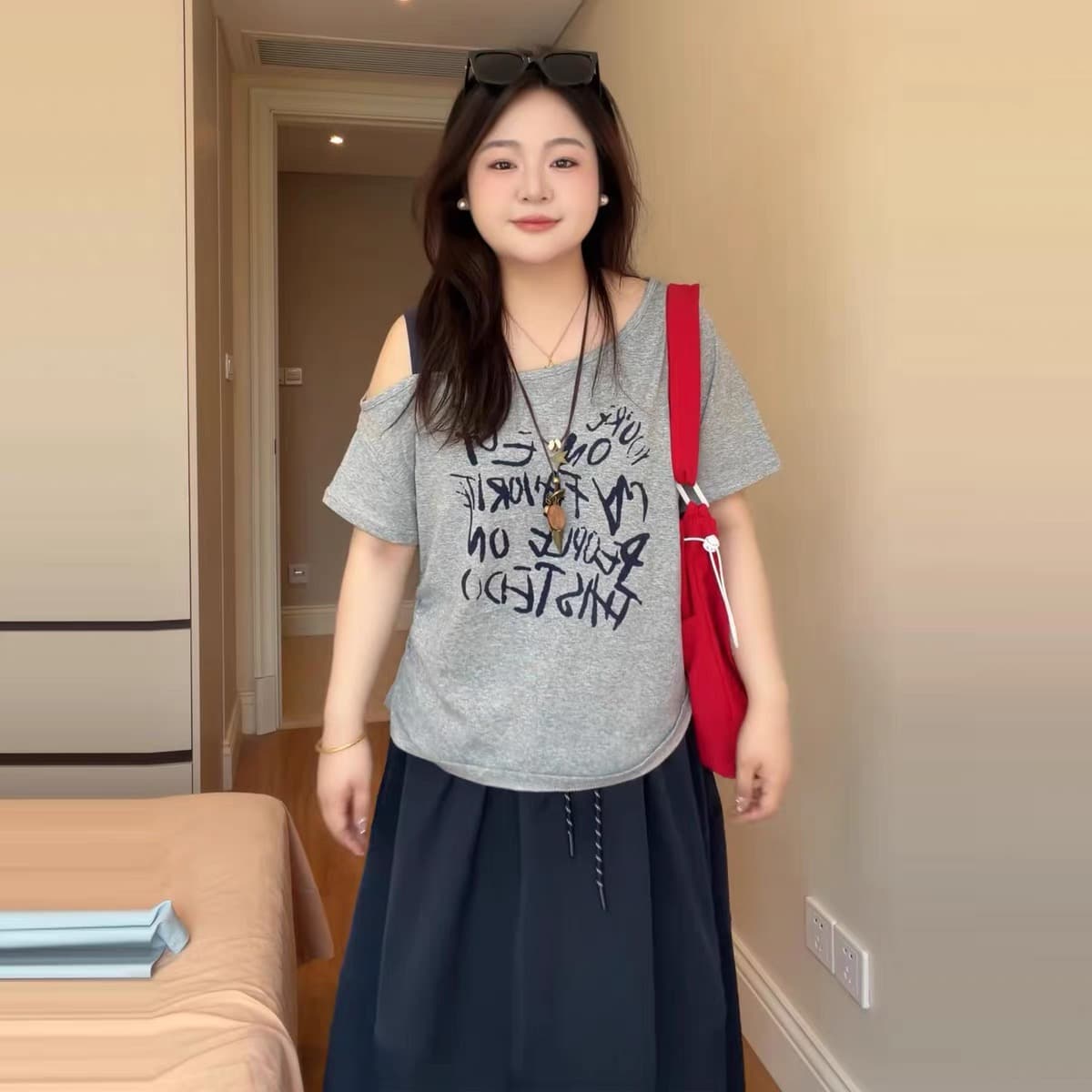 빅 사이즈 여성 의류 달콤한 차가운 바람 프린트 반팔 티셔츠 여성 여름 마이크로 지방 mm 슬림해 보이는 디자인 센스 패션 슬립 맨위 상세 이미지 6