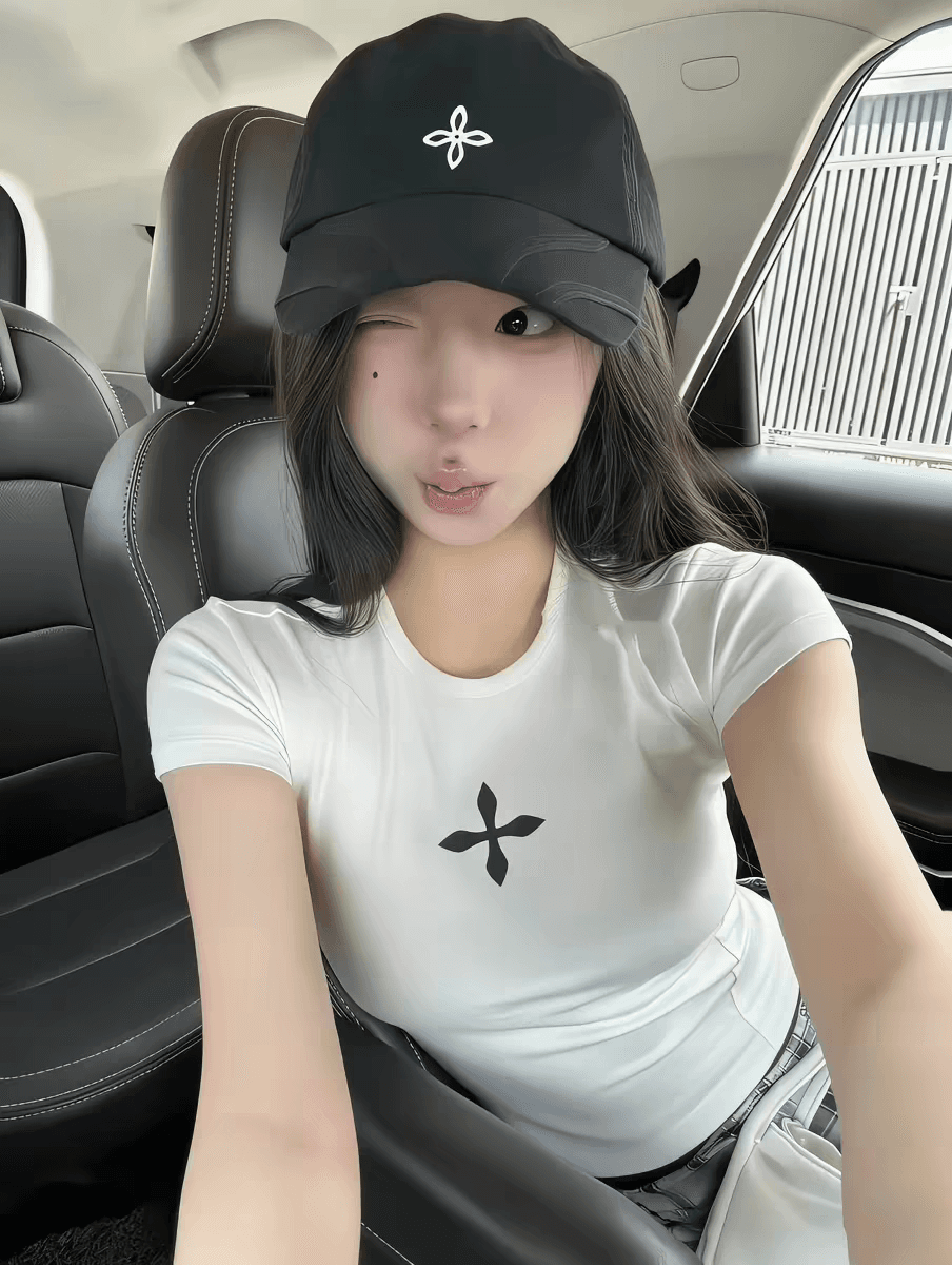 아메리칸 핫걸 바람 십자가 프린트 반팔 티셔츠 여성 2026 여름 새로운 몸매 가꾸기 슬림해 보이는 라운드 넥 화이트 맨위