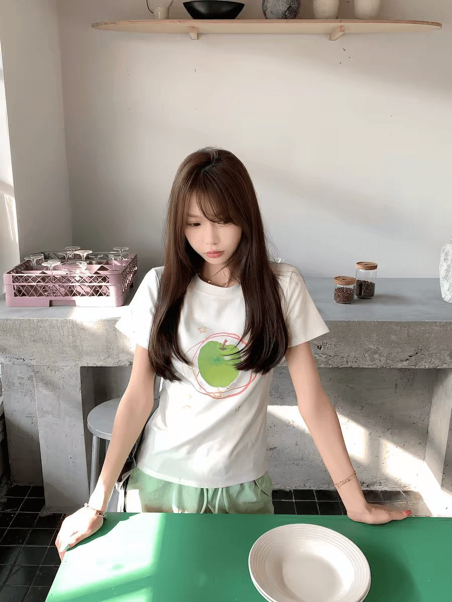 작은 청신 애플 프린트 반팔 티셔츠 여름 소녀 슬림해 보이는 다용도 긍정적 인 어깨 라운드 넥 맨위 상세 이미지 4
