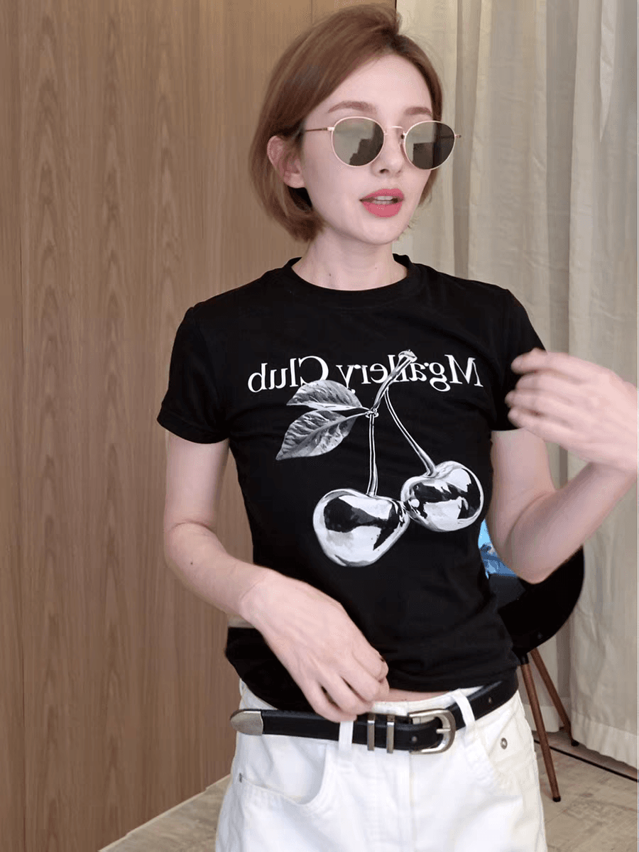 체리 프린트 라운드 넥 몸매 가꾸기 슬림해 보이는 캐주얼 2026 봄 여름 새로운 패션 다용도 작은 키 티셔츠 반팔 상세 이미지 2