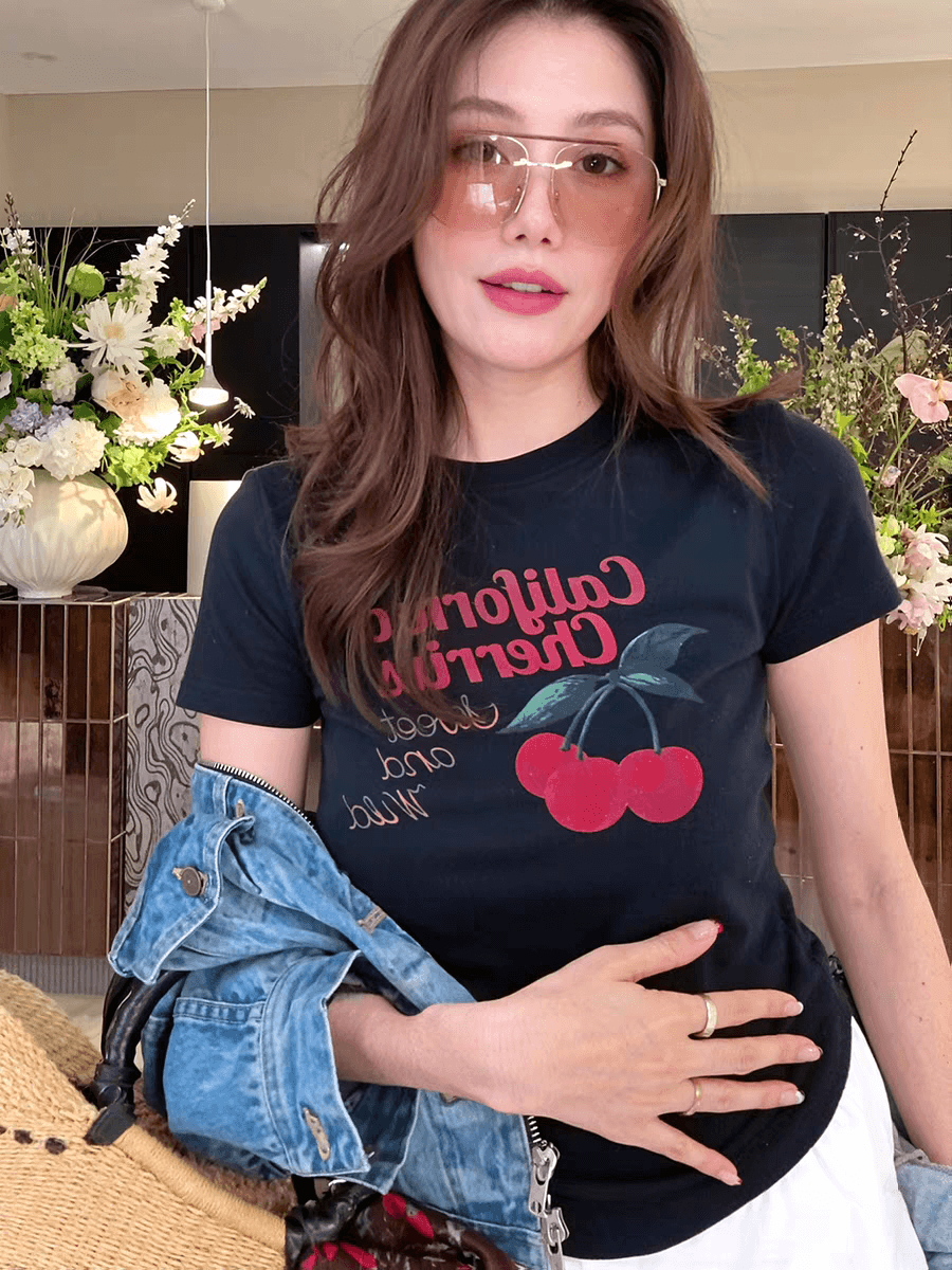 붉은 체리 알파벳 프린트 화이트 반팔 티셔츠 여성 여름 얇은 스타일 긍정적 인 어깨 라운드 넥 몸매 가꾸기 반소매 동정 맨위 상세 이미지 2