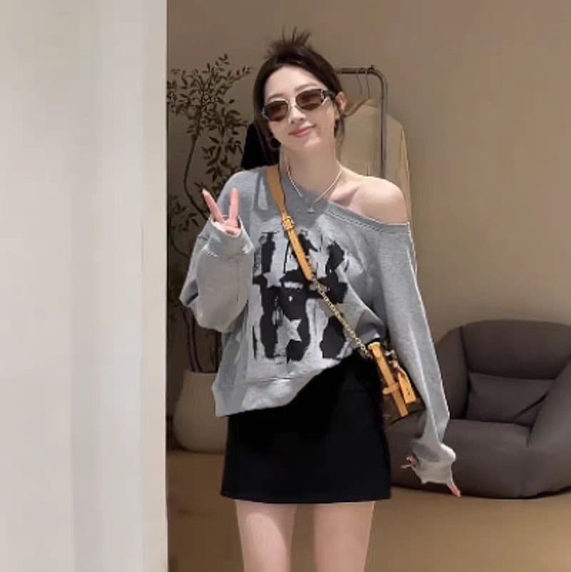 한 부서 싱글 착용 자이언트 잘 생긴 프린트 비스듬한 어깨 후드티 여자 가을 루즈핏 오프숄더 긴팔 맨위 상세 이미지 3