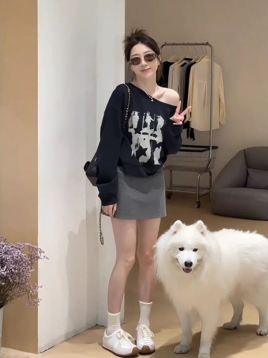 한 부서 싱글 착용 자이언트 잘 생긴 프린트 비스듬한 어깨 후드티 여자 가을 루즈핏 오프숄더 긴팔 맨위 상세 이미지 5