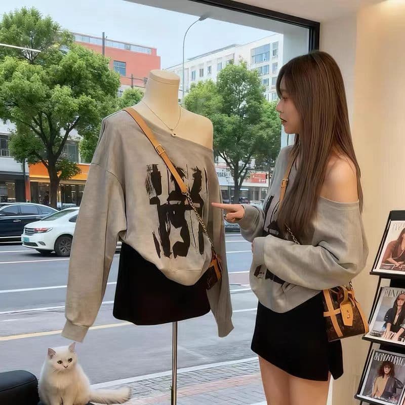 한 부서 싱글 착용 자이언트 잘 생긴 프린트 비스듬한 어깨 후드티 여자 가을 루즈핏 오프숄더 긴팔 맨위 상세 이미지 6
